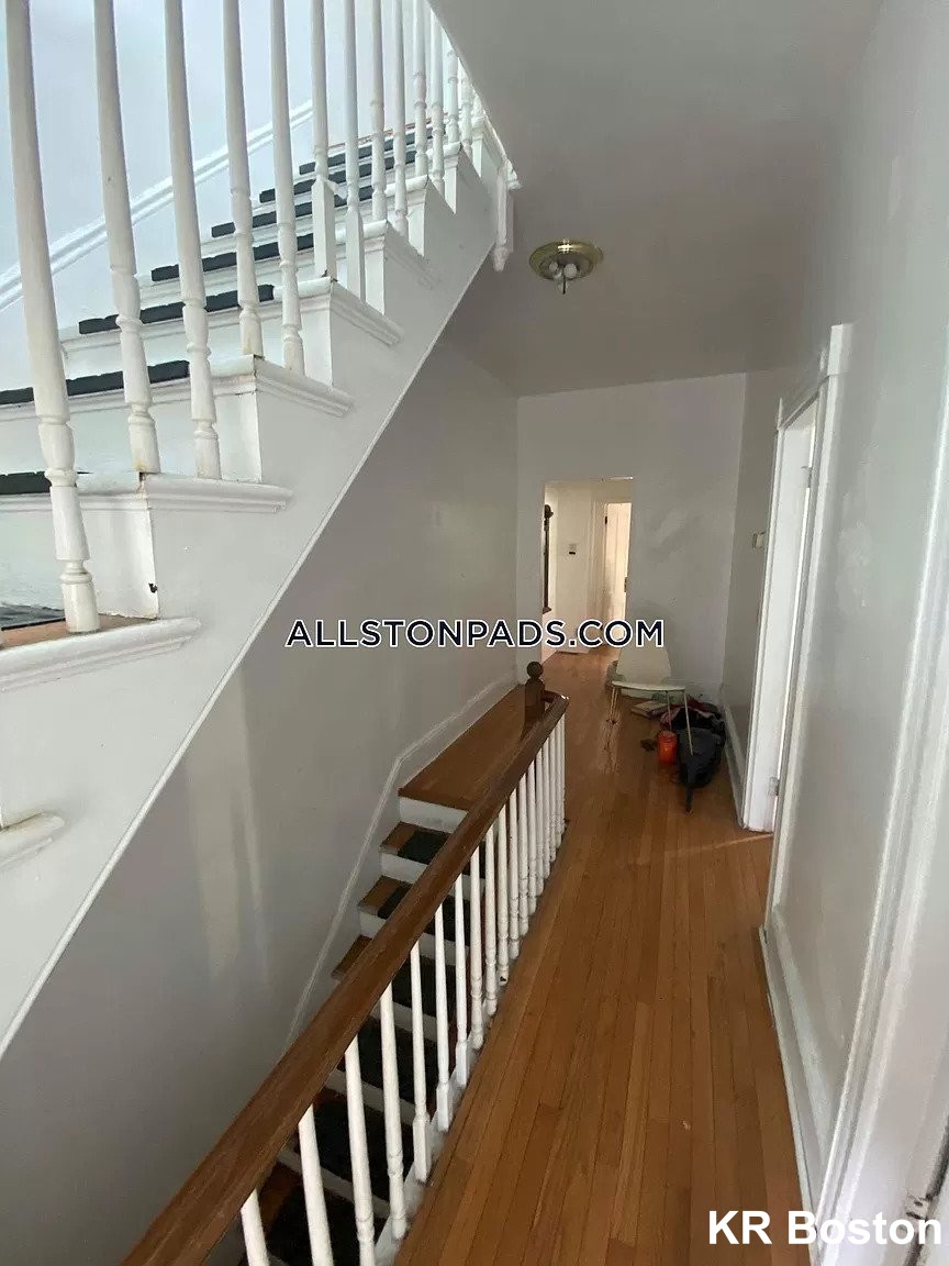 6 bed, 2.5 bath apartment for rent at 73 Allston St, Allston — photo 15 of 24