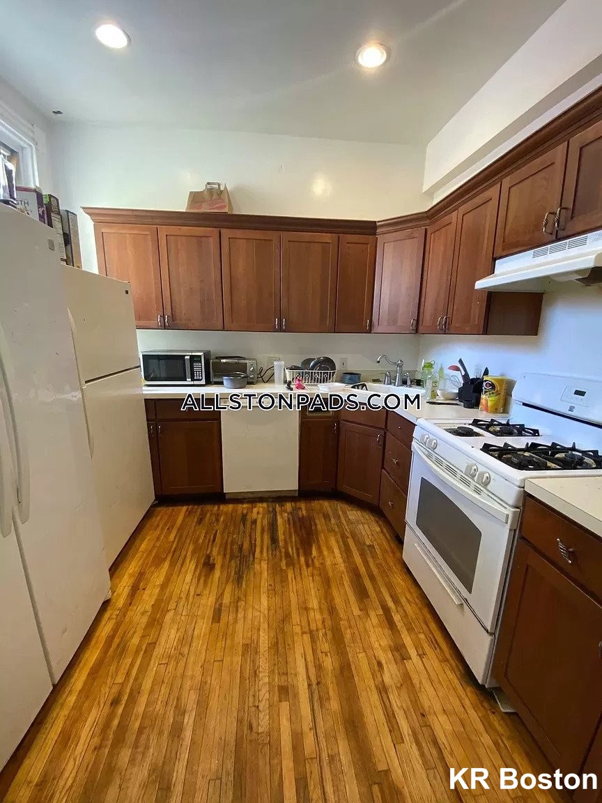 6 bed, 2.5 bath apartment for rent at 73 Allston St, Allston — photo 14 of 24