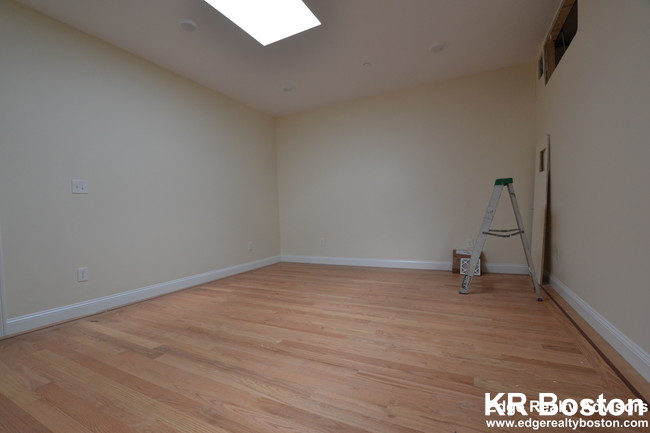 549 Washington St, Brighton