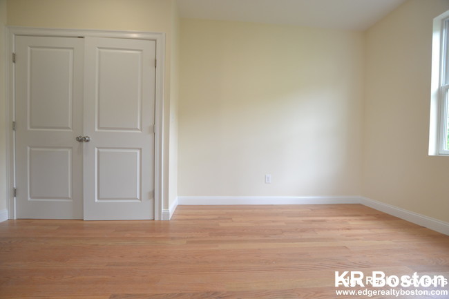 549 Washington St, Brighton