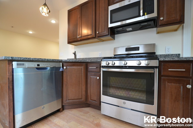 549 Washington St, Brighton