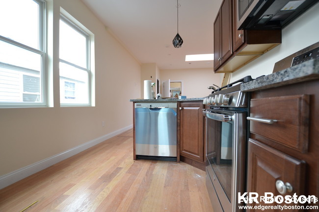 549 Washington St, Brighton