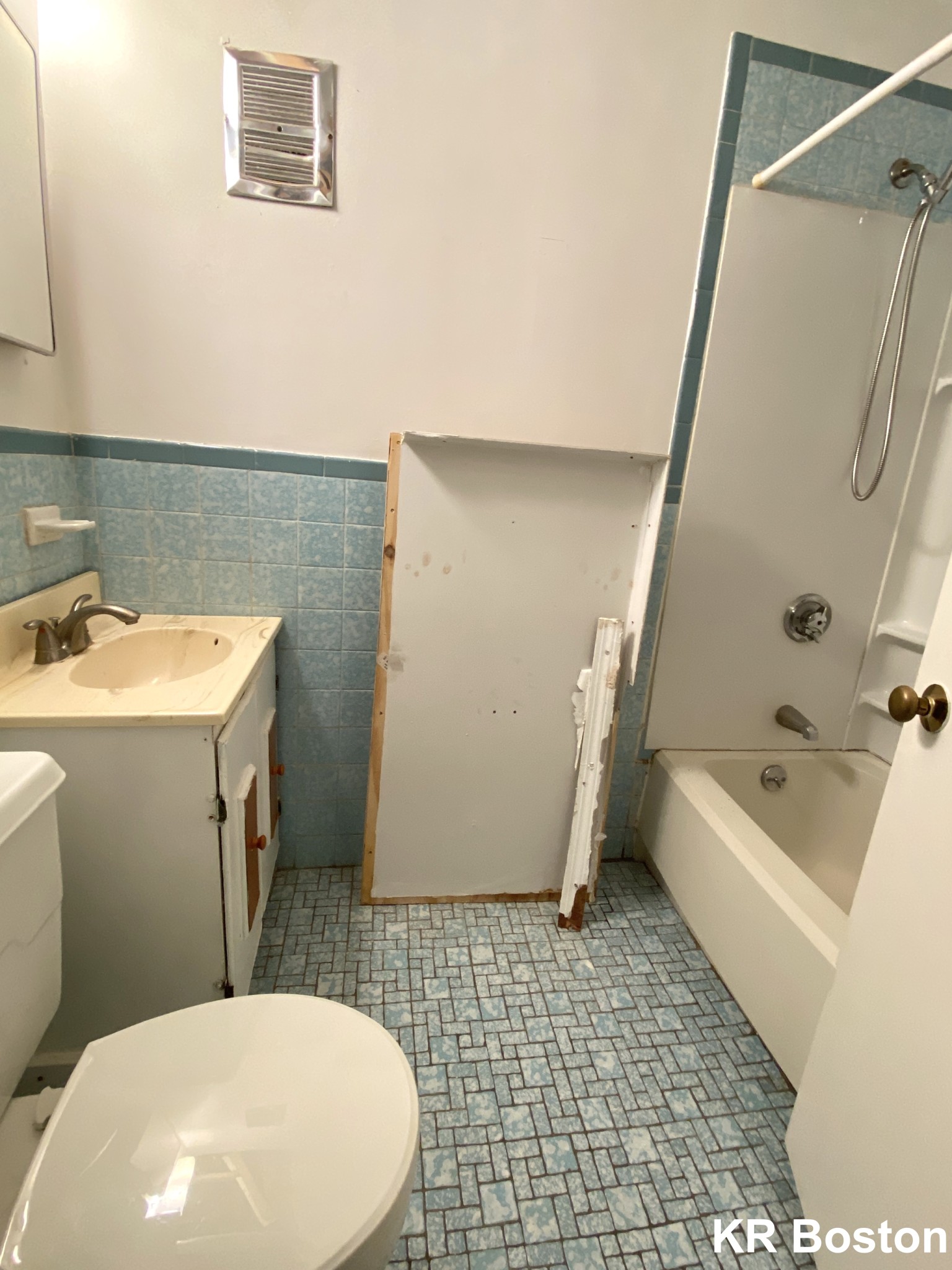 1 bed, 1 bath apartment for rent at 4 Price Rd Unit 15, Allston — photo 4 of 9