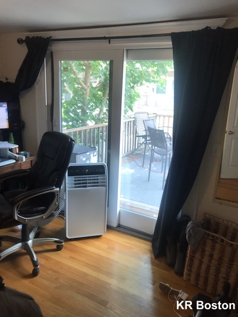 3 bed, 1 bath apartment for rent at 135 West 8th St Unit 1, Boston — photo 6 of 8