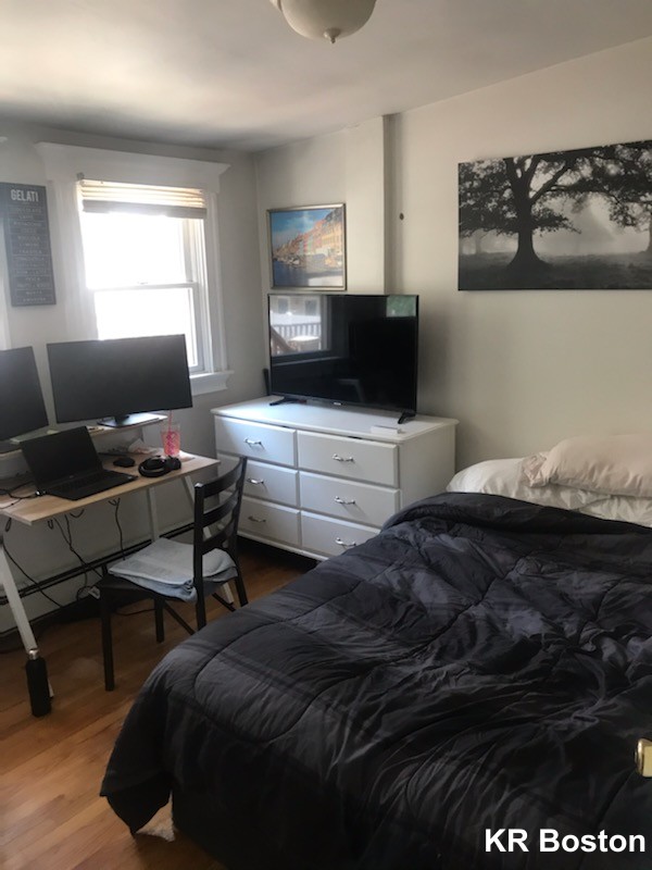 3 bed, 1 bath apartment for rent at 135 West 8th St Unit 1, Boston — photo 5 of 8