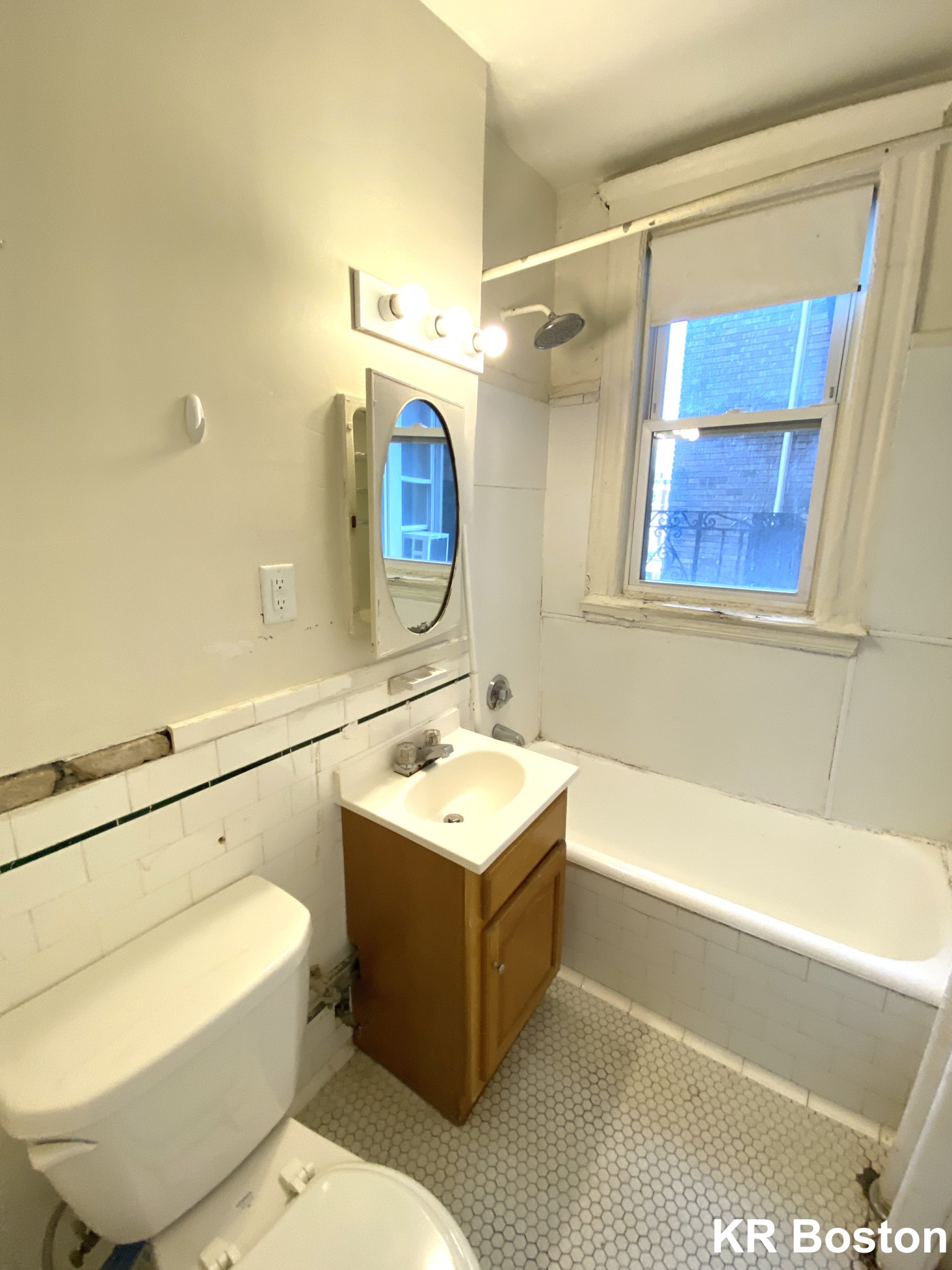 2 bed, 1 bath apartment for rent at 1634 Commonwealth Ave Unit 10, Brighton — photo 17 of 38