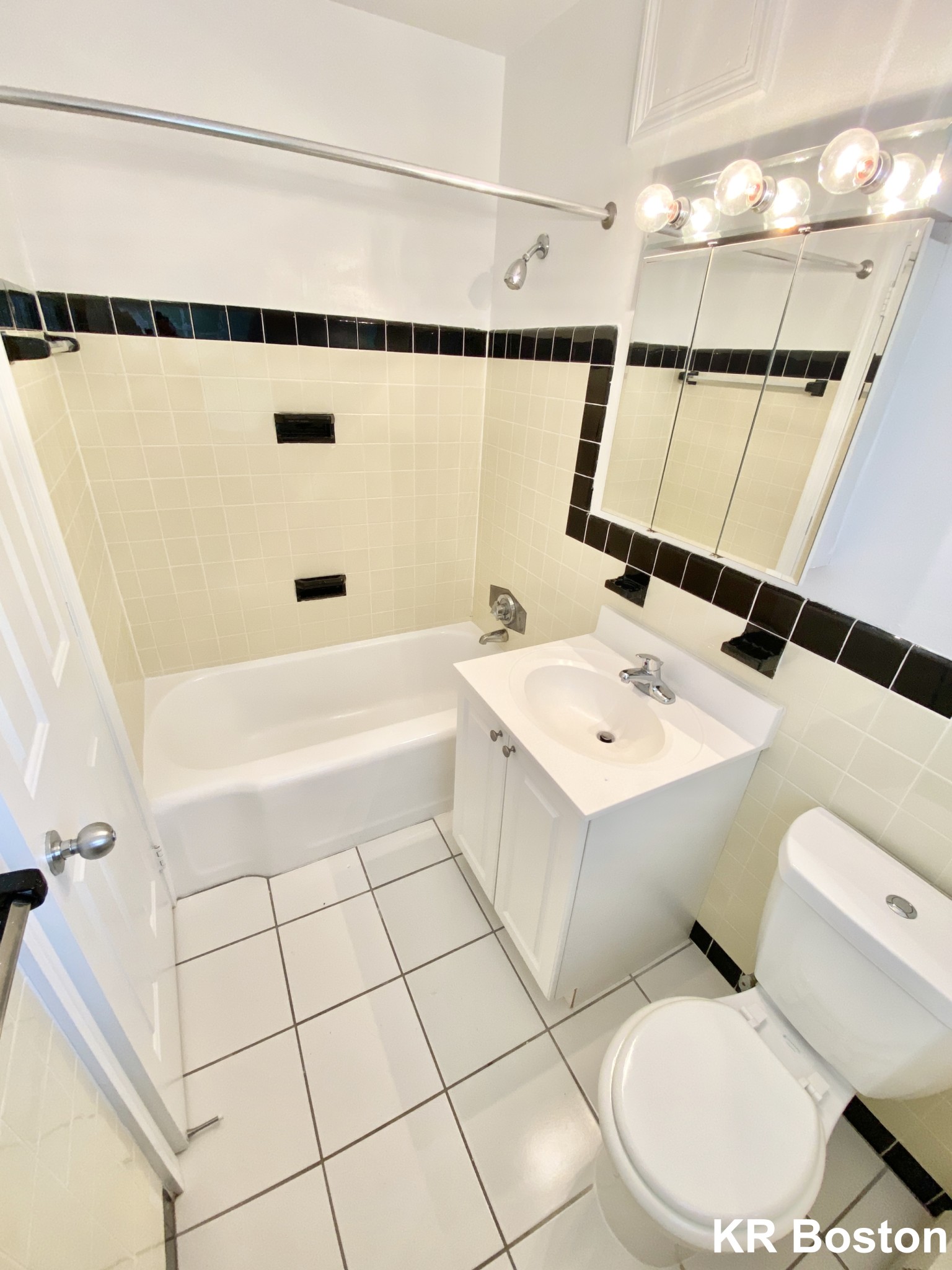 1 bed, 1 bath apartment for rent at 201 Gerry Rd, Brookline — photo 2 of 10