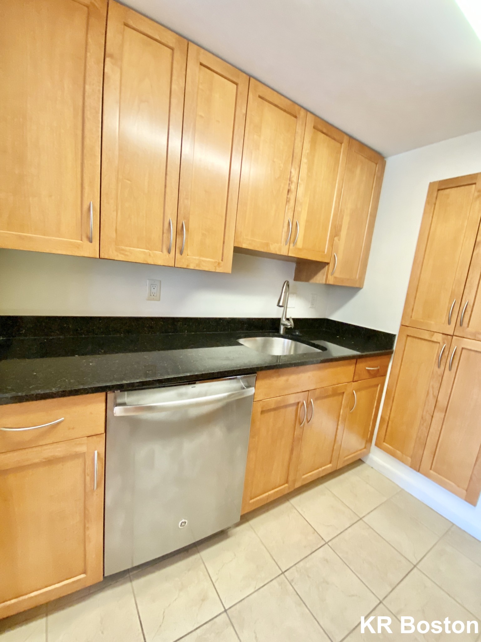 2 bed, 1.5 bath apartment for rent at 88 Gerry, Chestnut Hill — photo 4 of 13