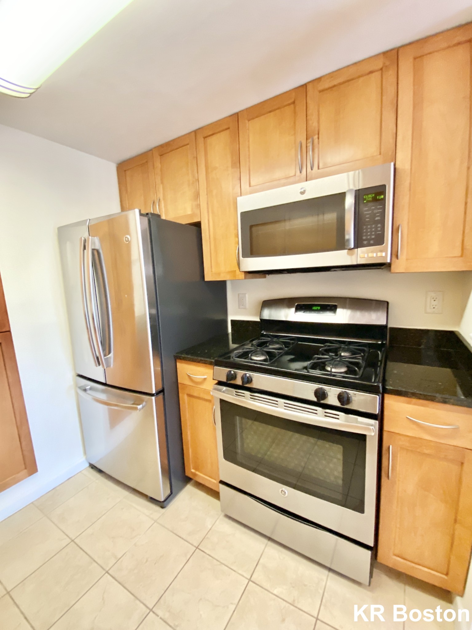 2 bed, 1.5 bath apartment for rent at 88 Gerry, Chestnut Hill — photo 2 of 13