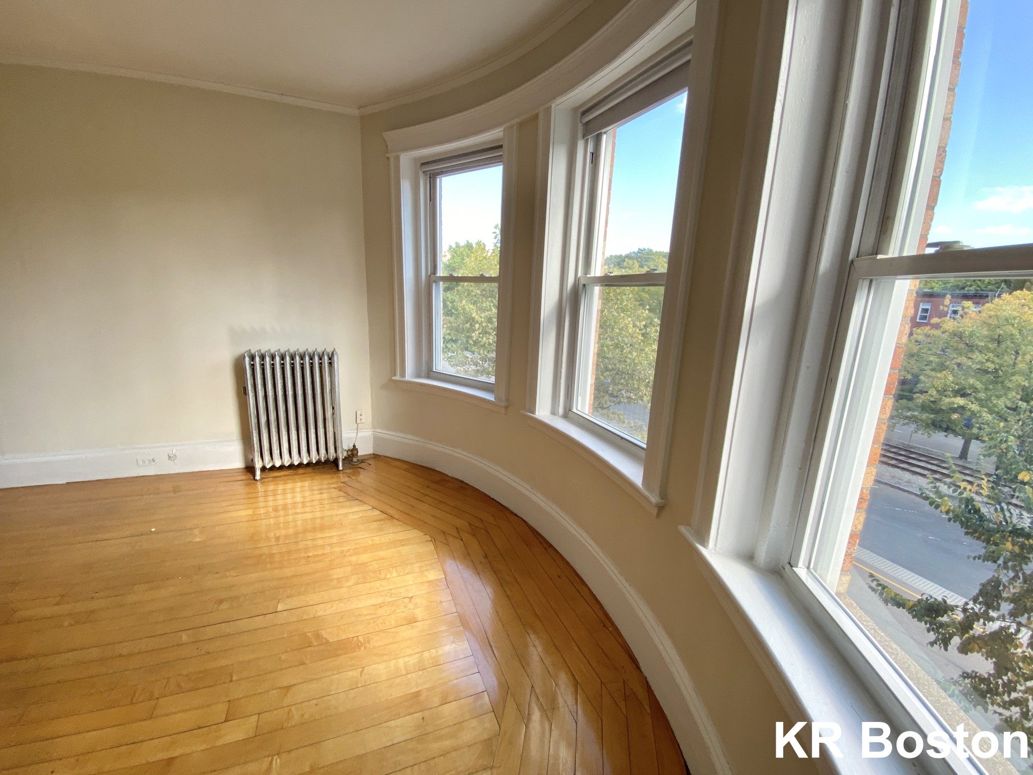 1822 Beacon St, Chestnut Hill