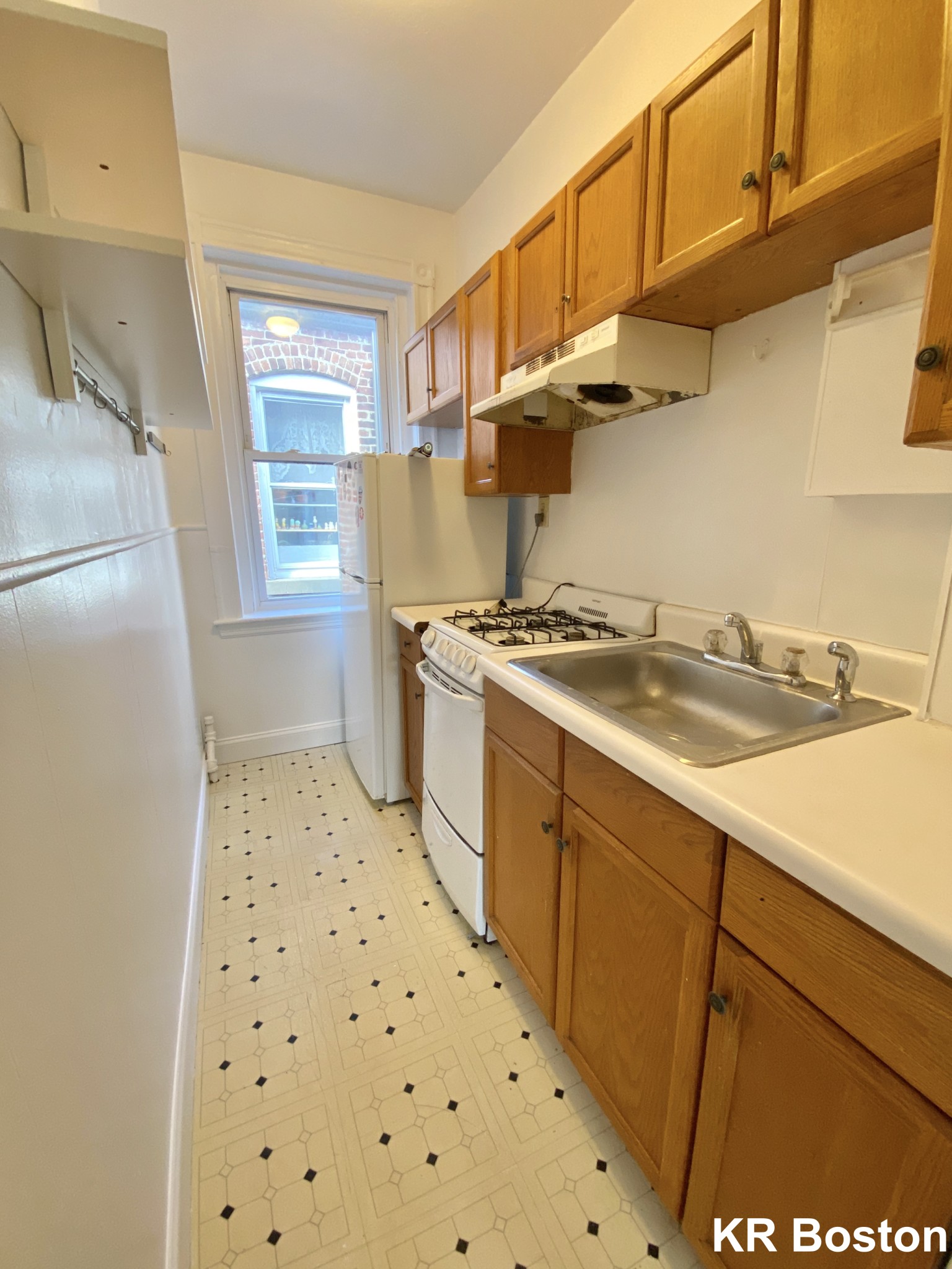 1822 Beacon St, Chestnut Hill