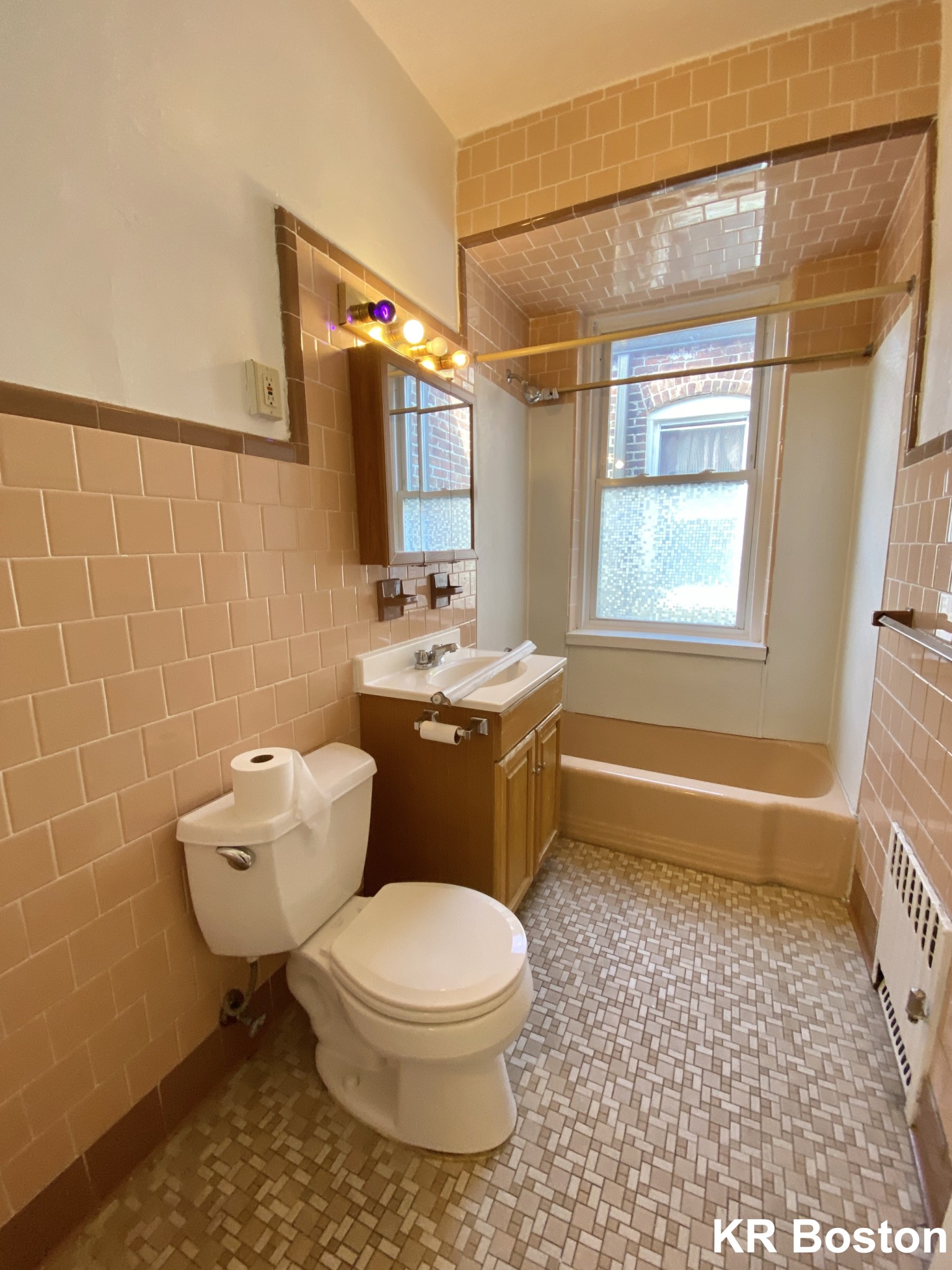 1822 Beacon St, Chestnut Hill