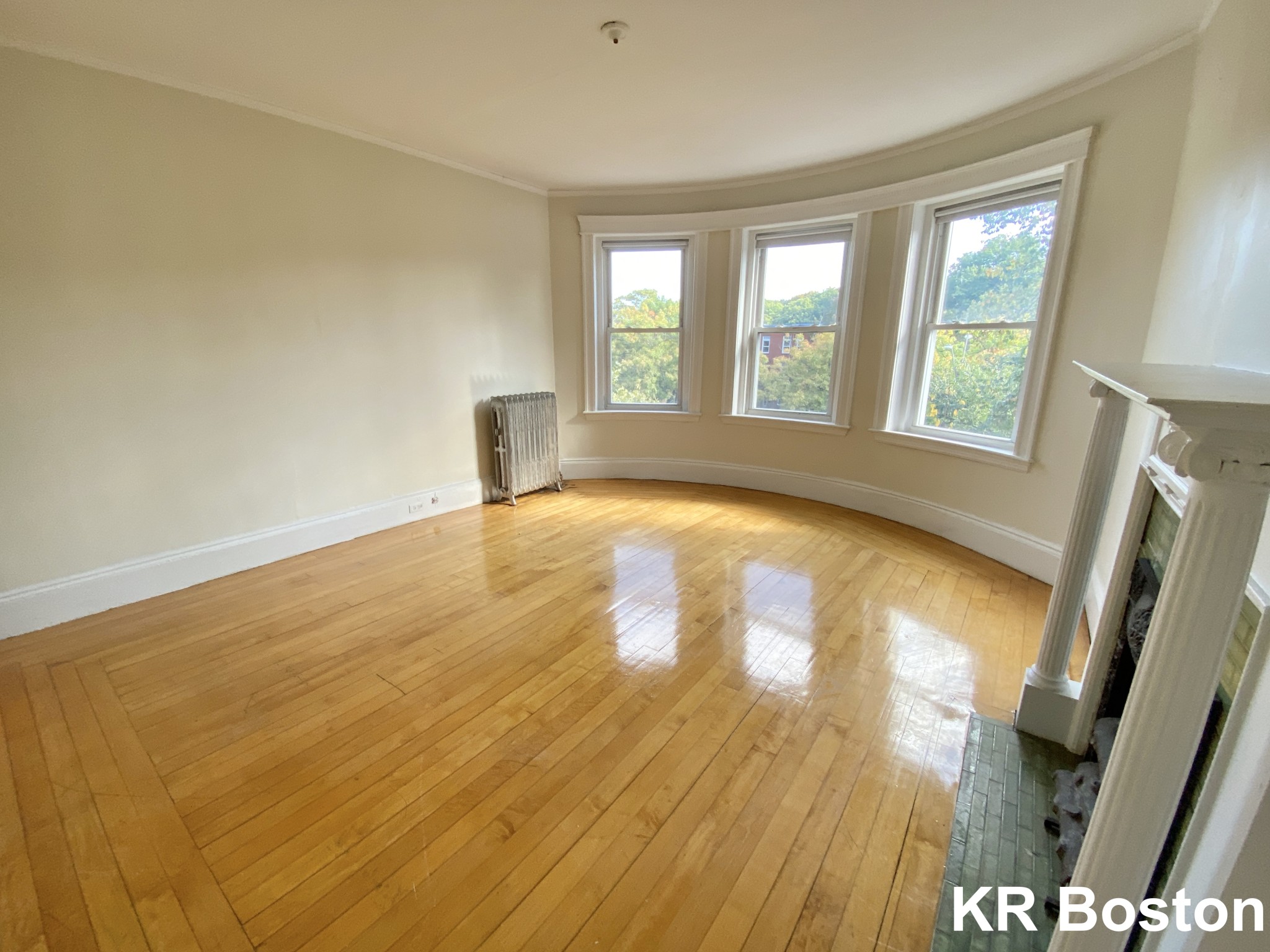 1822 Beacon St, Chestnut Hill