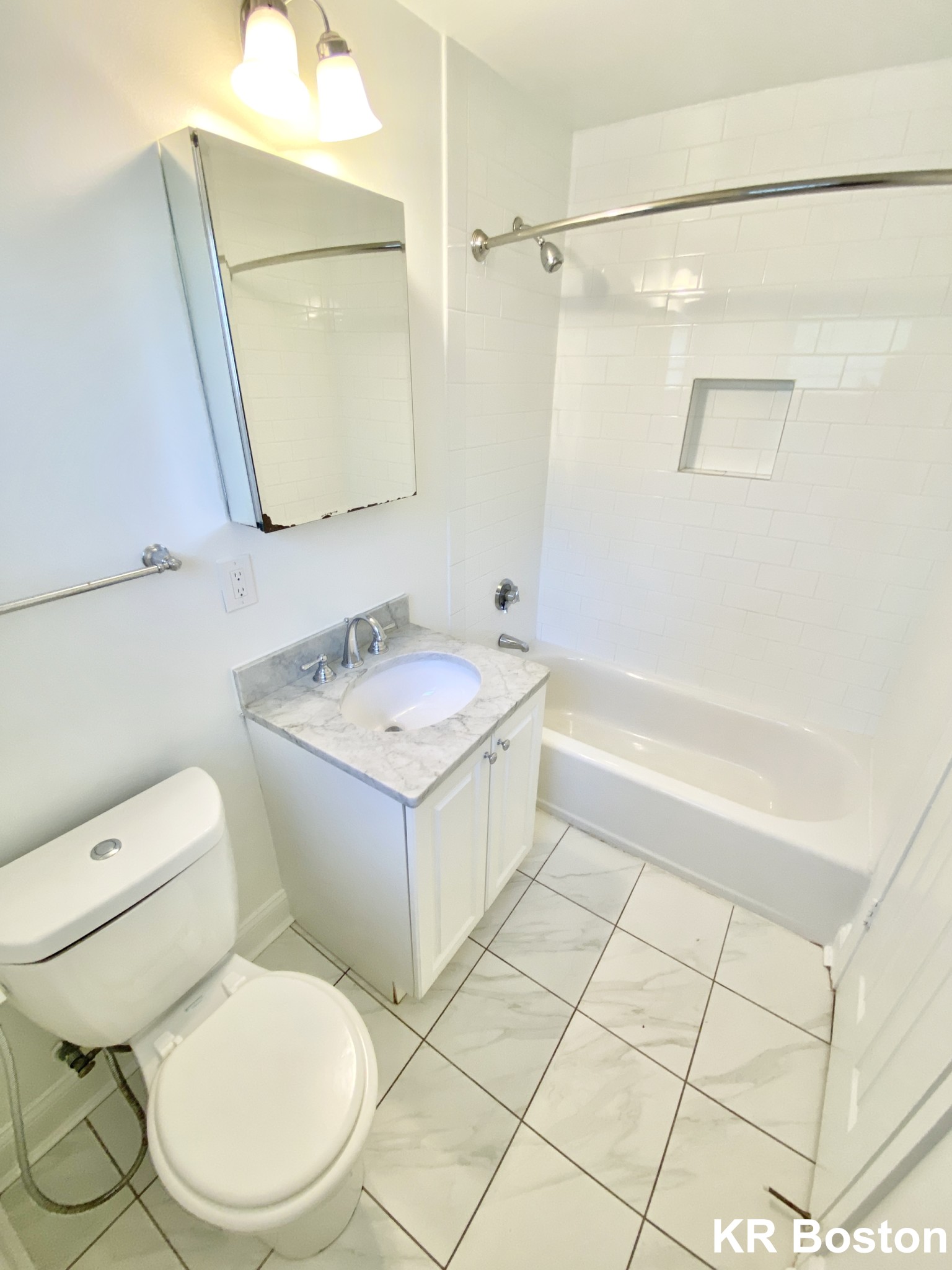 2 bed, 1.5 bath apartment for rent at 515 Vfw Pkwy, Brookline — photo 7 of 14