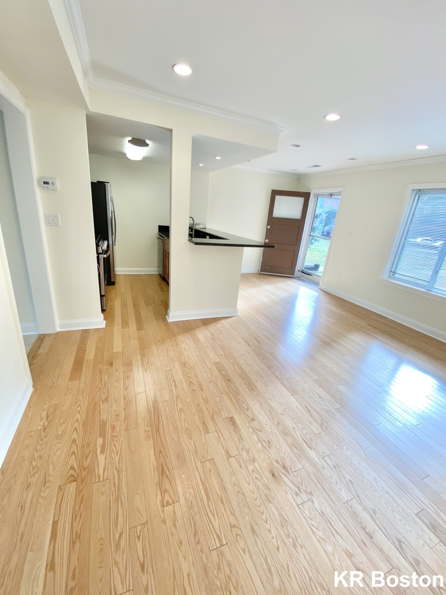 2 bed, 1.5 bath apartment for rent at 515 Vfw Pkwy, Brookline — photo 5 of 14