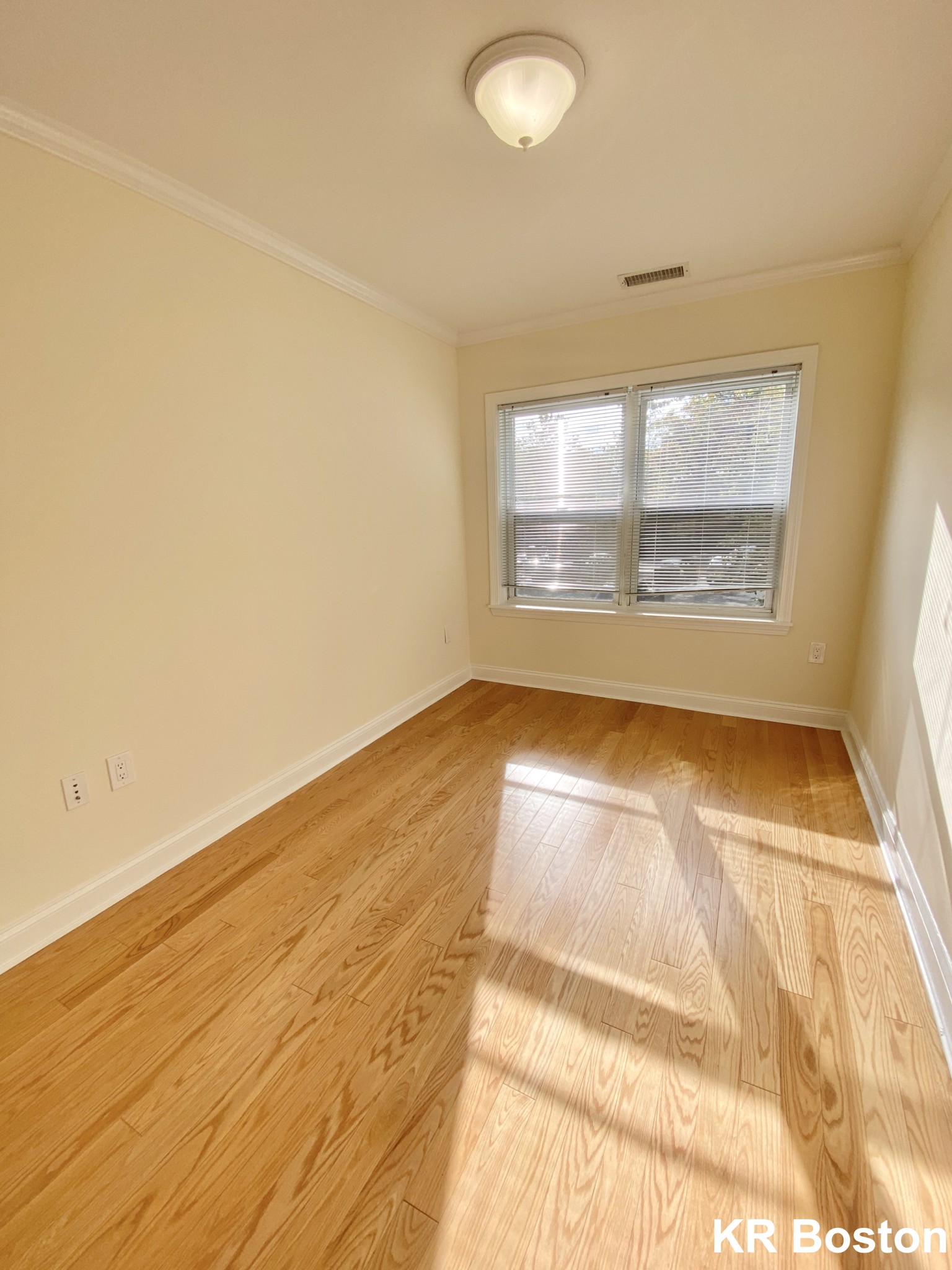 2 bed, 1.5 bath apartment for rent at 515 Vfw Pkwy, Brookline — photo 11 of 14