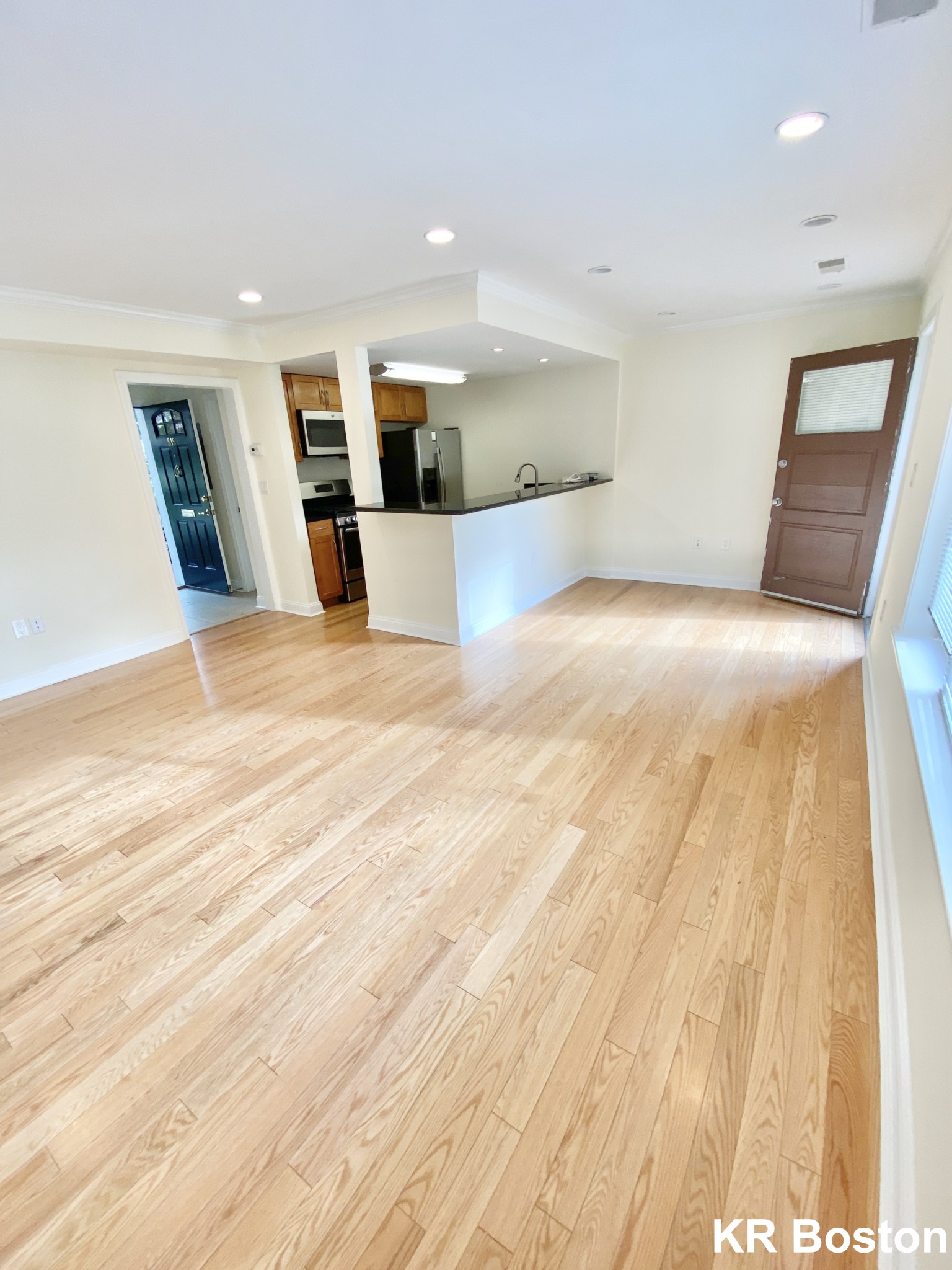 2 bed, 1.5 bath apartment for rent at 515 Vfw Pkwy, Brookline — photo 6 of 14
