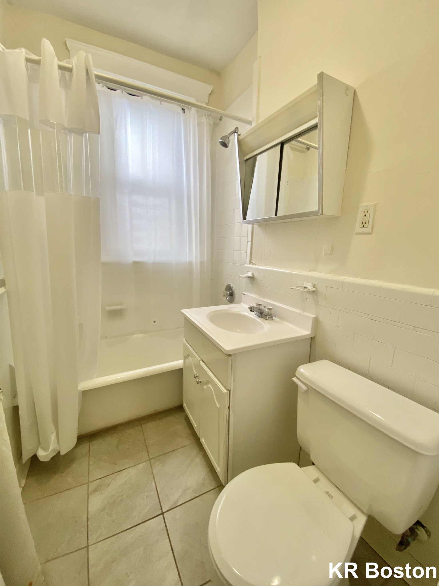 2 bed, 1 bath apartment for rent at 131 Washington St Unit 5, Brighton — photo 5 of 10