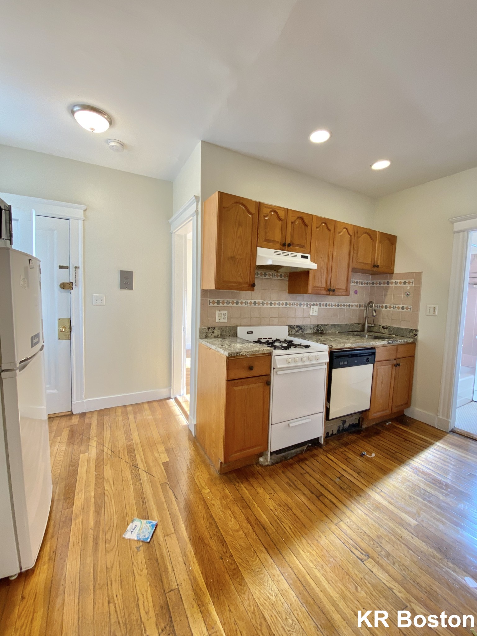 2 bed, 1 bath apartment for rent at 58 Queensberry St Unit 14, Fenway — photo 5 of 18