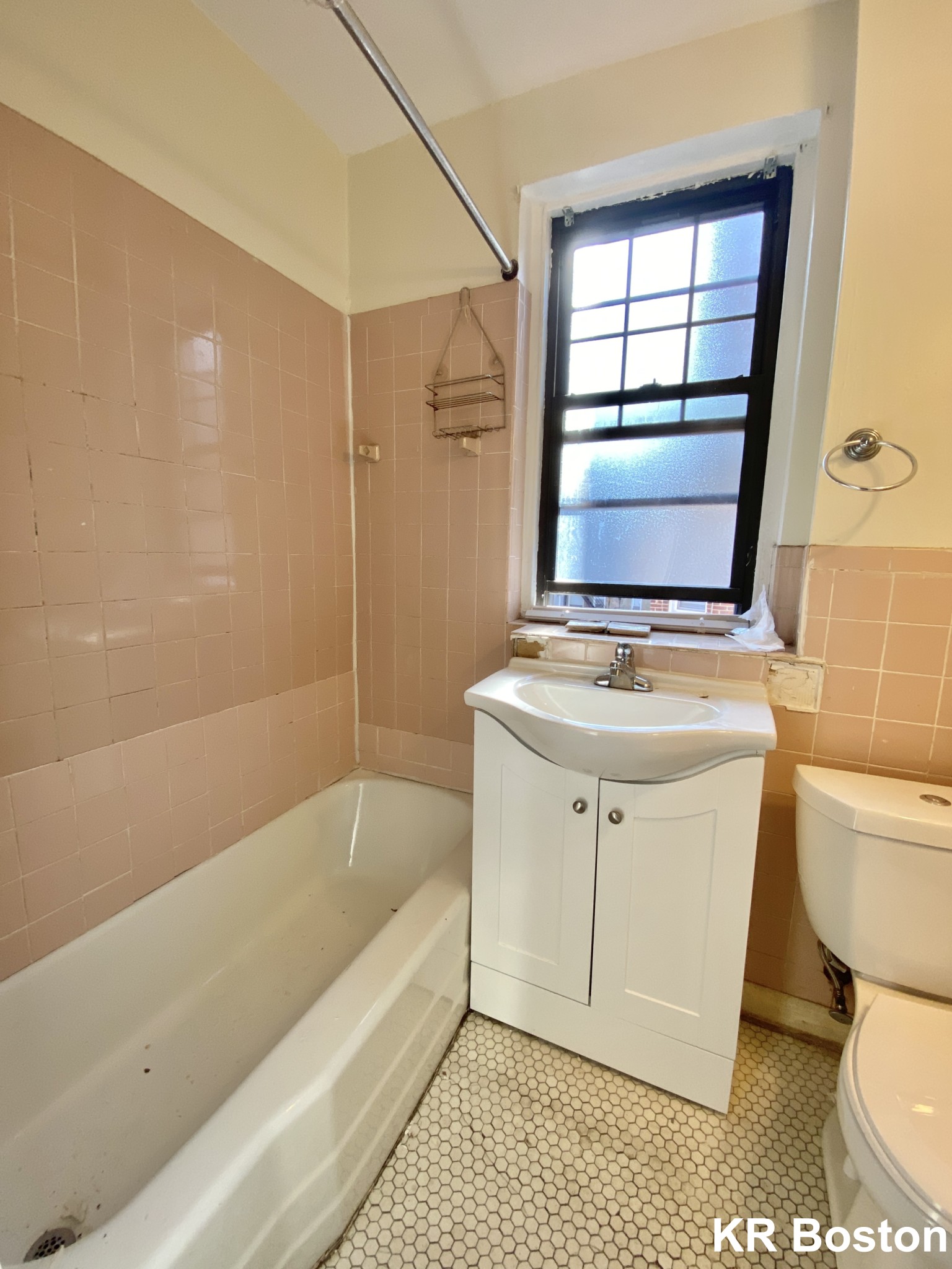 2 bed, 1 bath apartment for rent at 58 Queensberry St Unit 14, Fenway — photo 6 of 18
