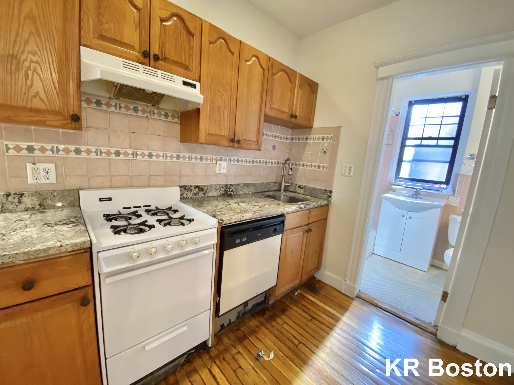2 bed, 1 bath apartment for rent at 58 Queensberry St Unit 14, Fenway — photo 4 of 18