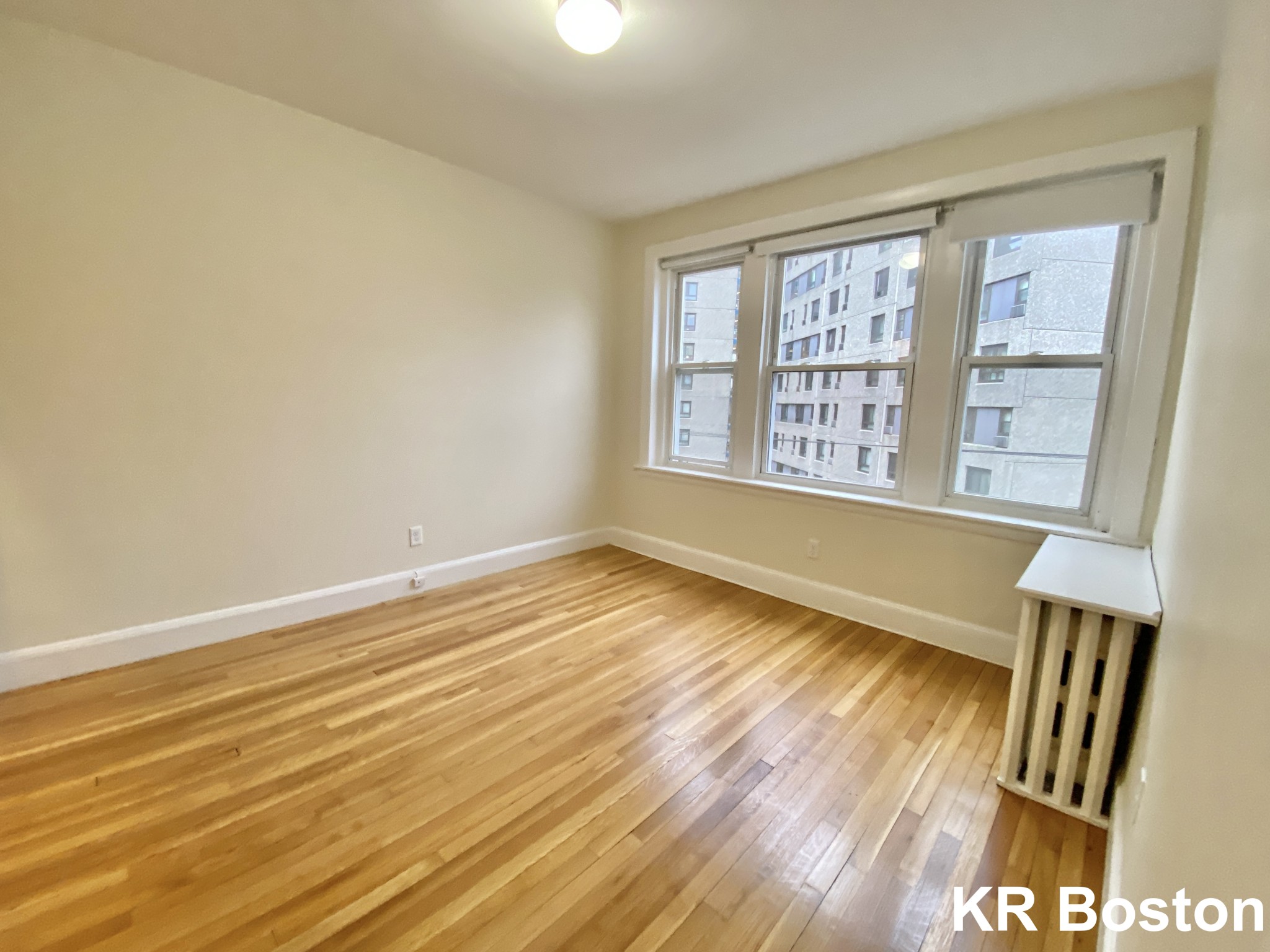 33 Lancaster Ter, Washington Square