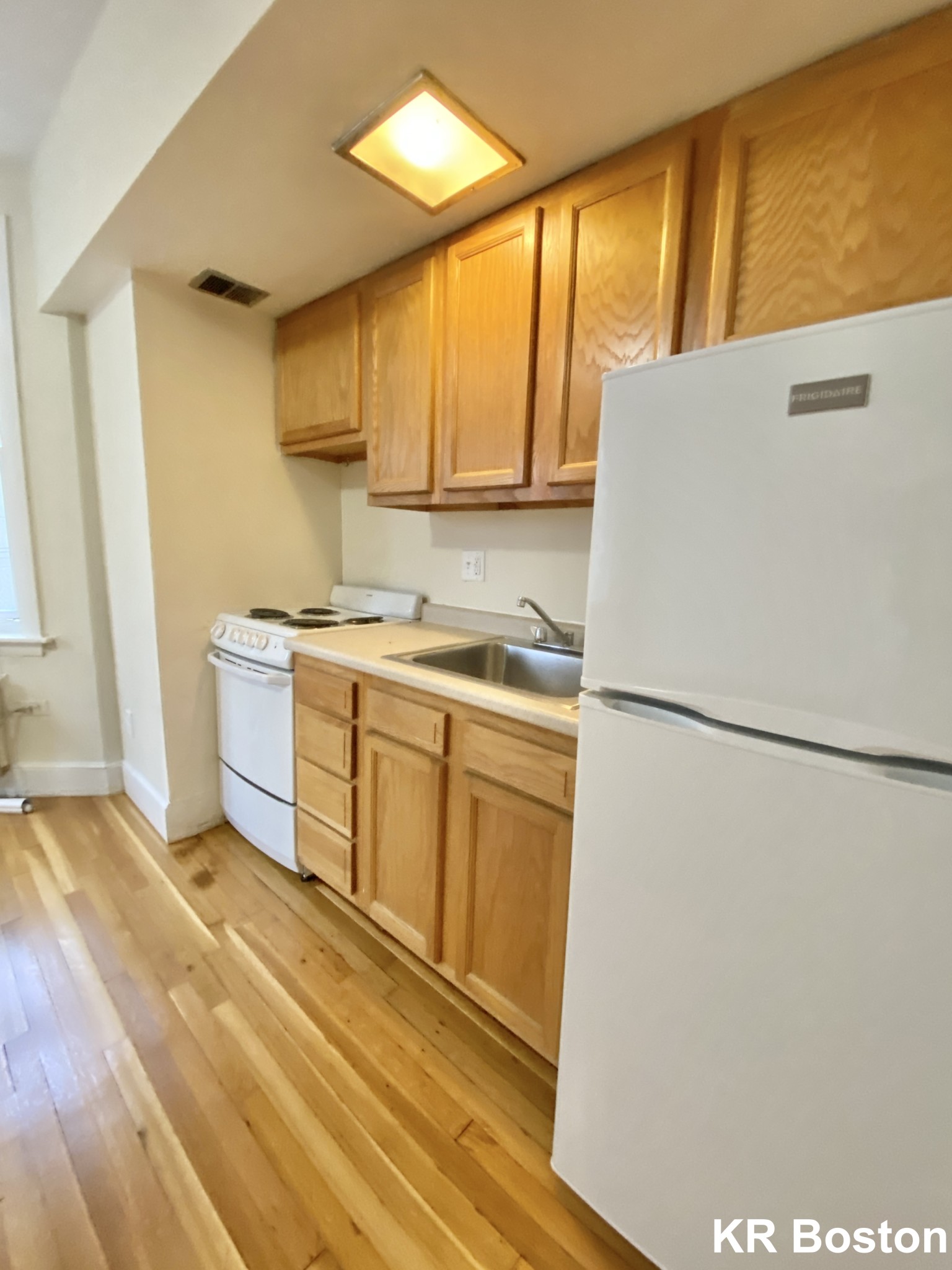 33 Lancaster Ter, Washington Square