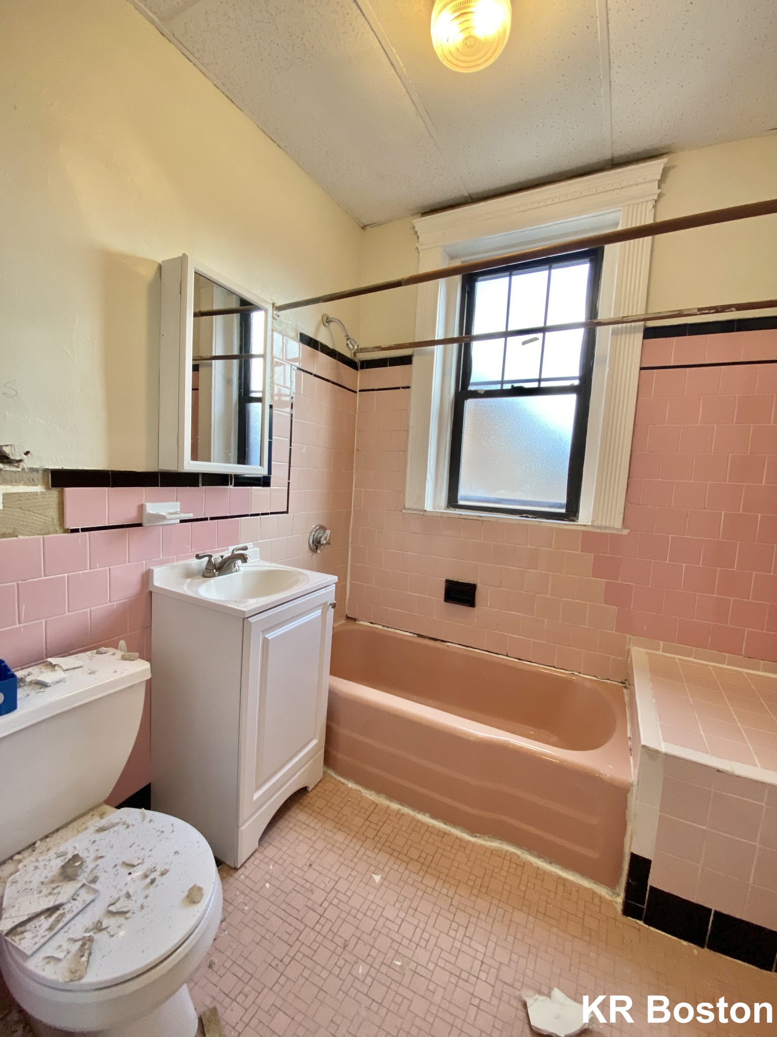 2 bed, 1 bath apartment for rent at 1412 Commonwealth Ave Unit 14, Brighton — photo 4 of 20