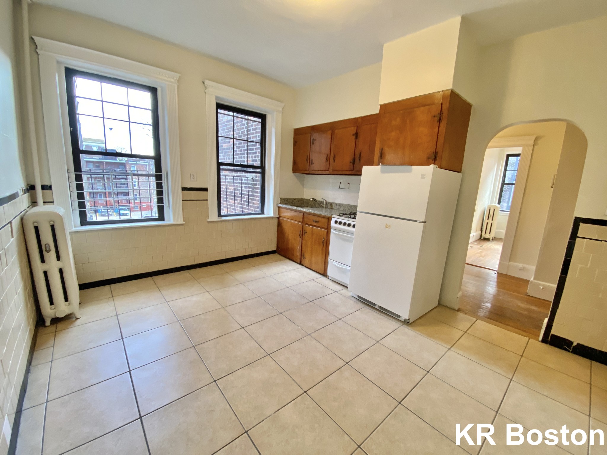 2 bed, 1 bath apartment for rent at 1412 Commonwealth Ave Unit 14, Brighton — photo 3 of 20