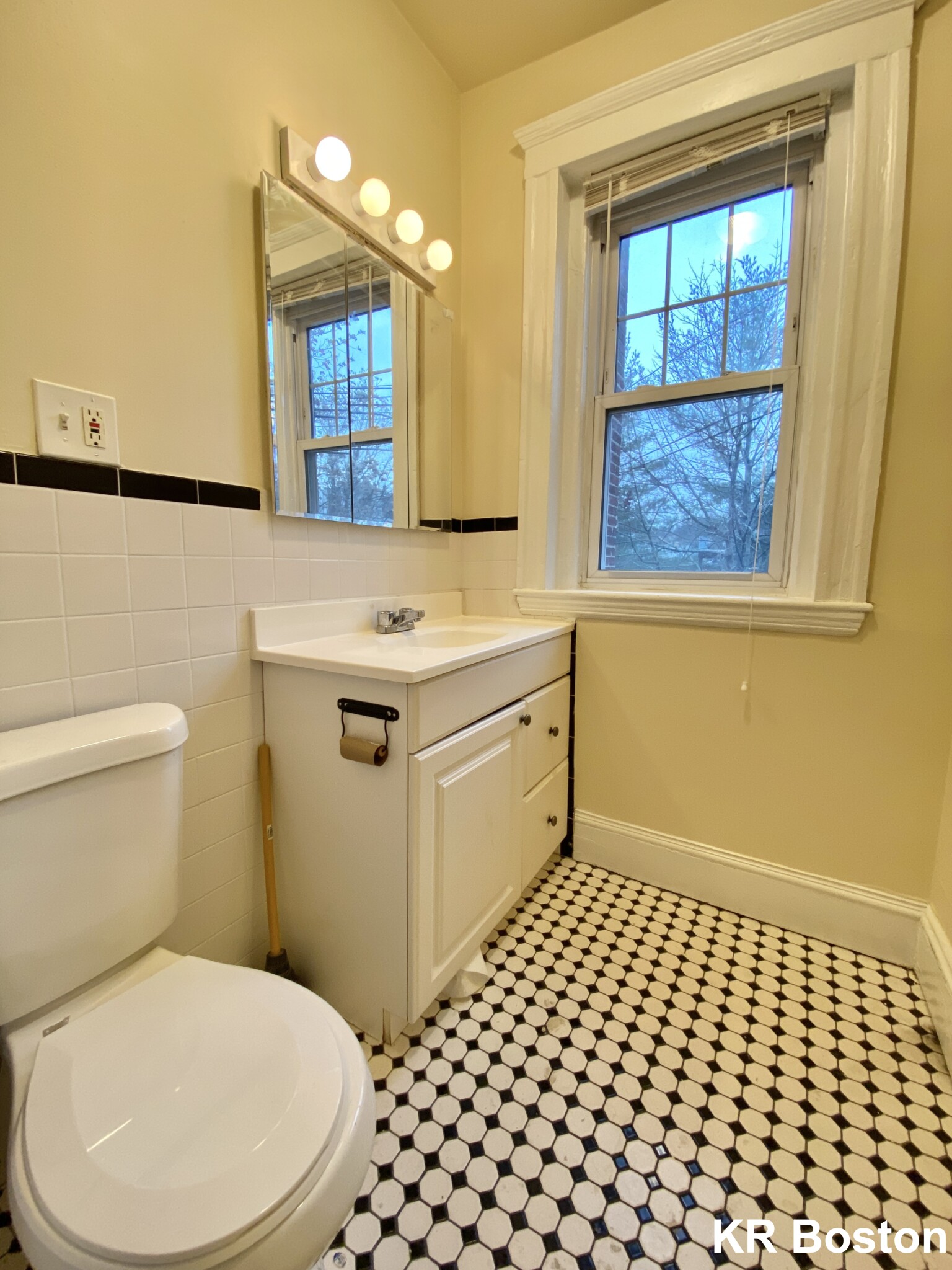 724 Washington St, Washington Square