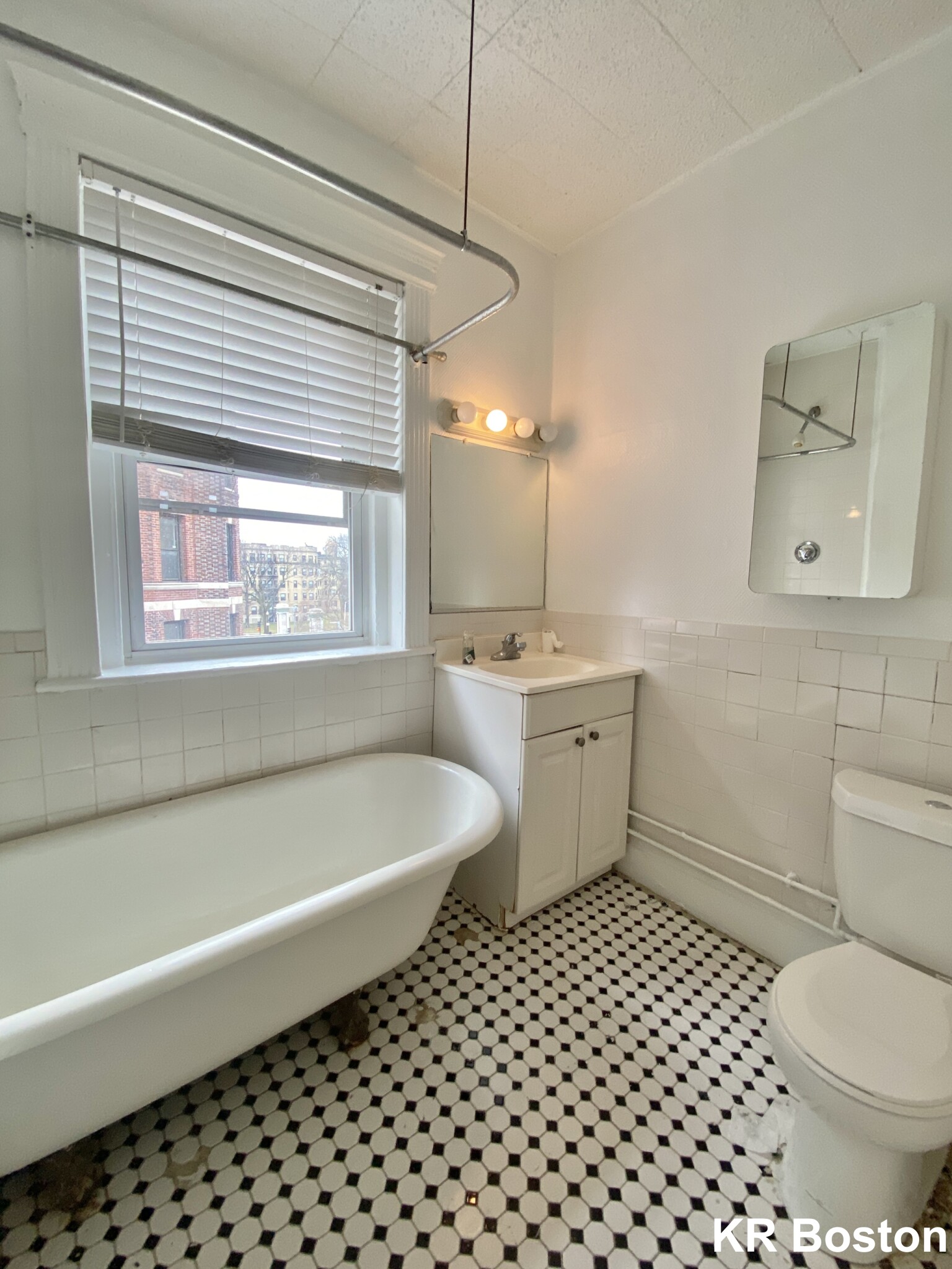 2 bed, 1 bath apartment for rent at 64 Hemenway St Unit 22, Fenway — photo 4 of 12