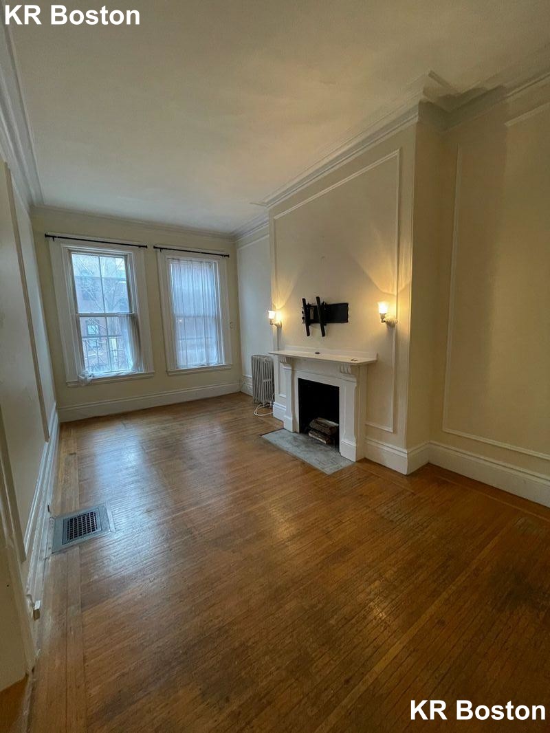 1 bed, 1 bath apartment for rent at 172 Marlborough St Unit 2R, Boston
