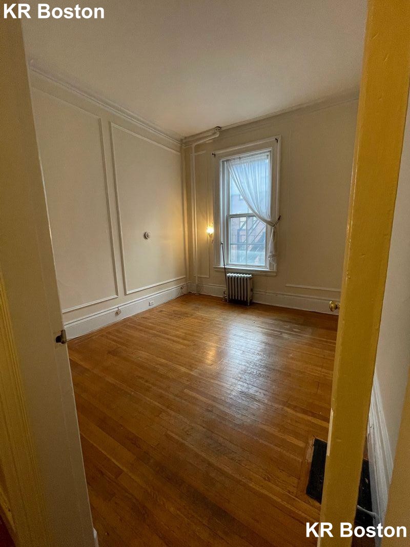 1 bed, 1 bath apartment for rent at 172 Marlborough St Unit 2R, Boston — photo 3 of 8