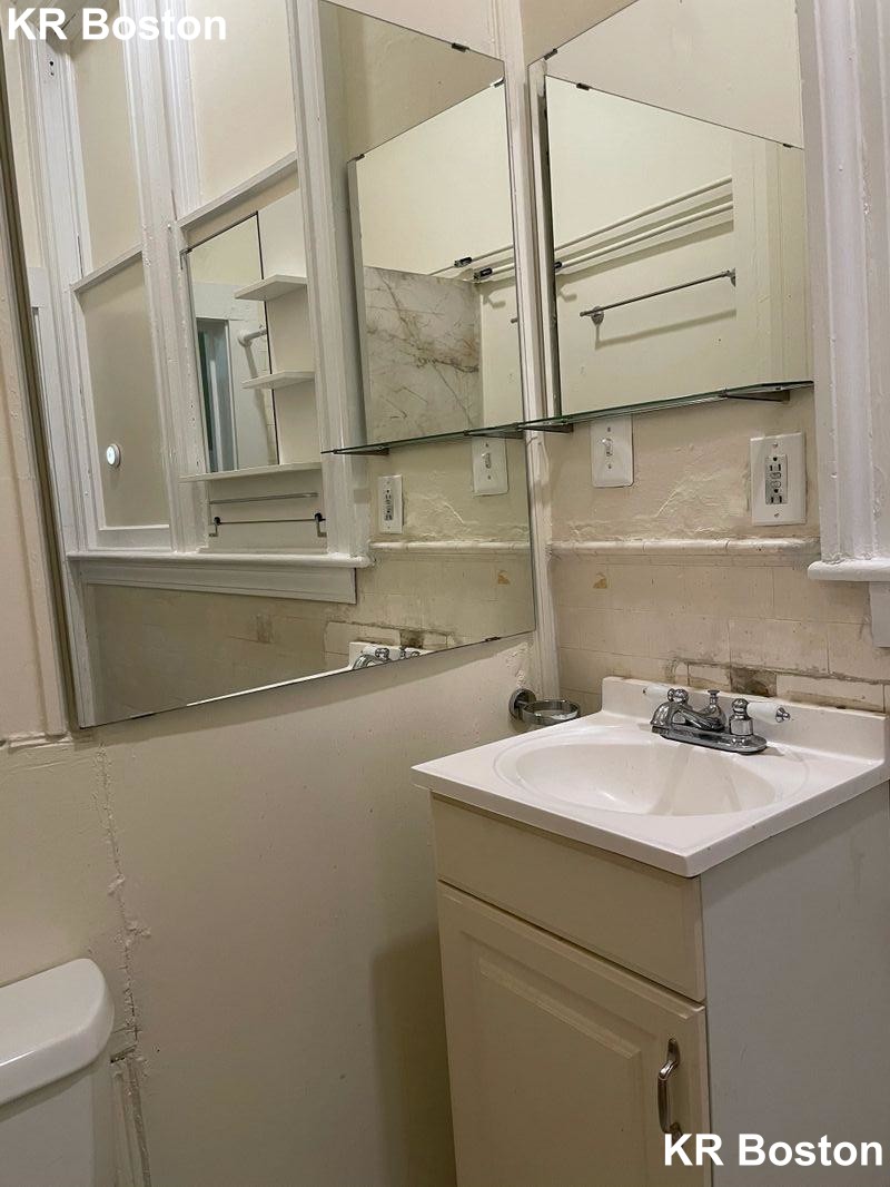 1 bed, 1 bath apartment for rent at 172 Marlborough St Unit 2R, Boston — photo 7 of 8