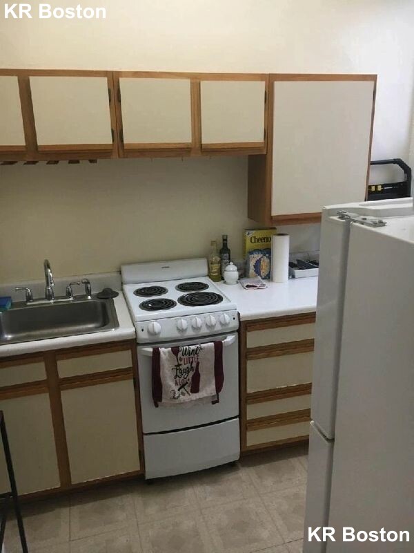1 bed, 1 bath apartment for rent at 92 Marlborough St Unit 4, Boston — photo 2 of 5