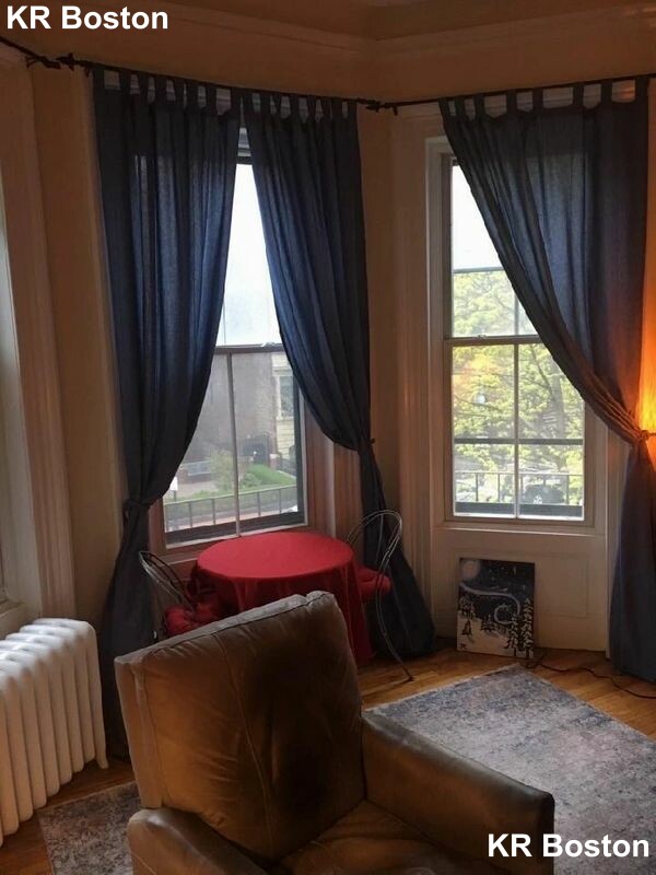 1 bed, 1 bath apartment for rent at 92 Marlborough St Unit 4, Boston