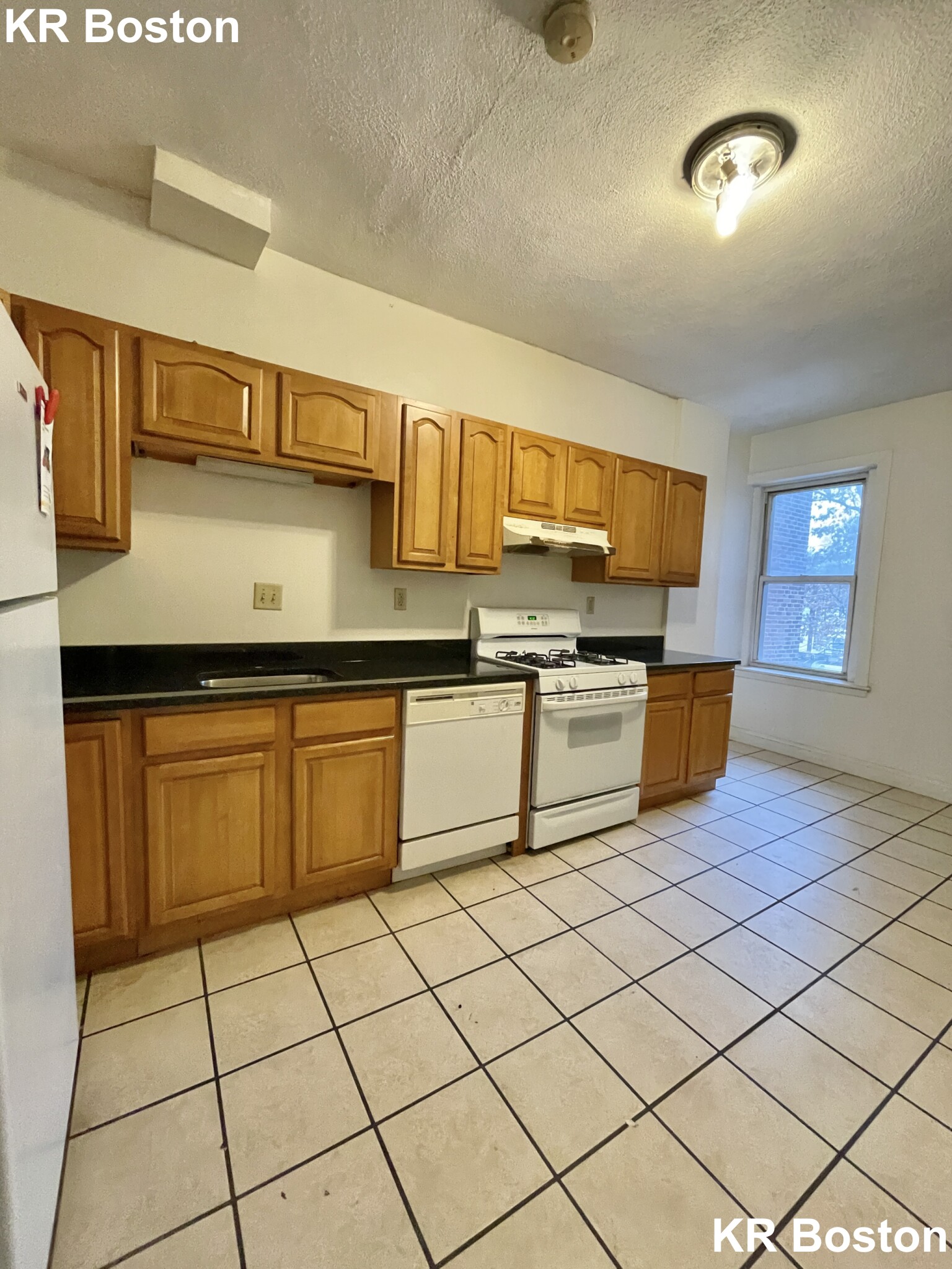 5 bed, 2 bath apartment for rent at 1905 Beacon St Unit 2, Brookline — photo 30 of 50