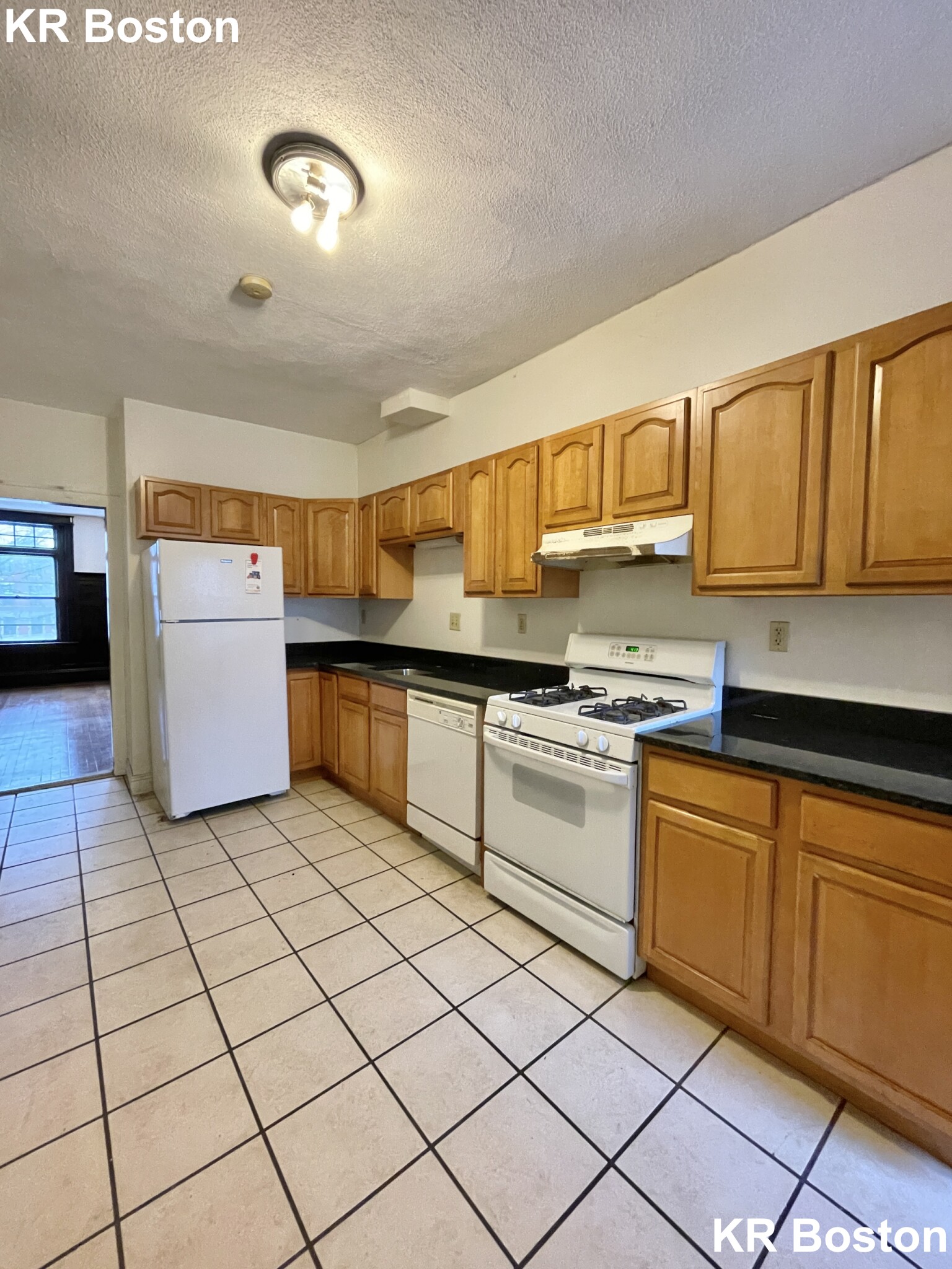5 bed, 2 bath apartment for rent at 1905 Beacon St Unit 2, Brookline — photo 32 of 50