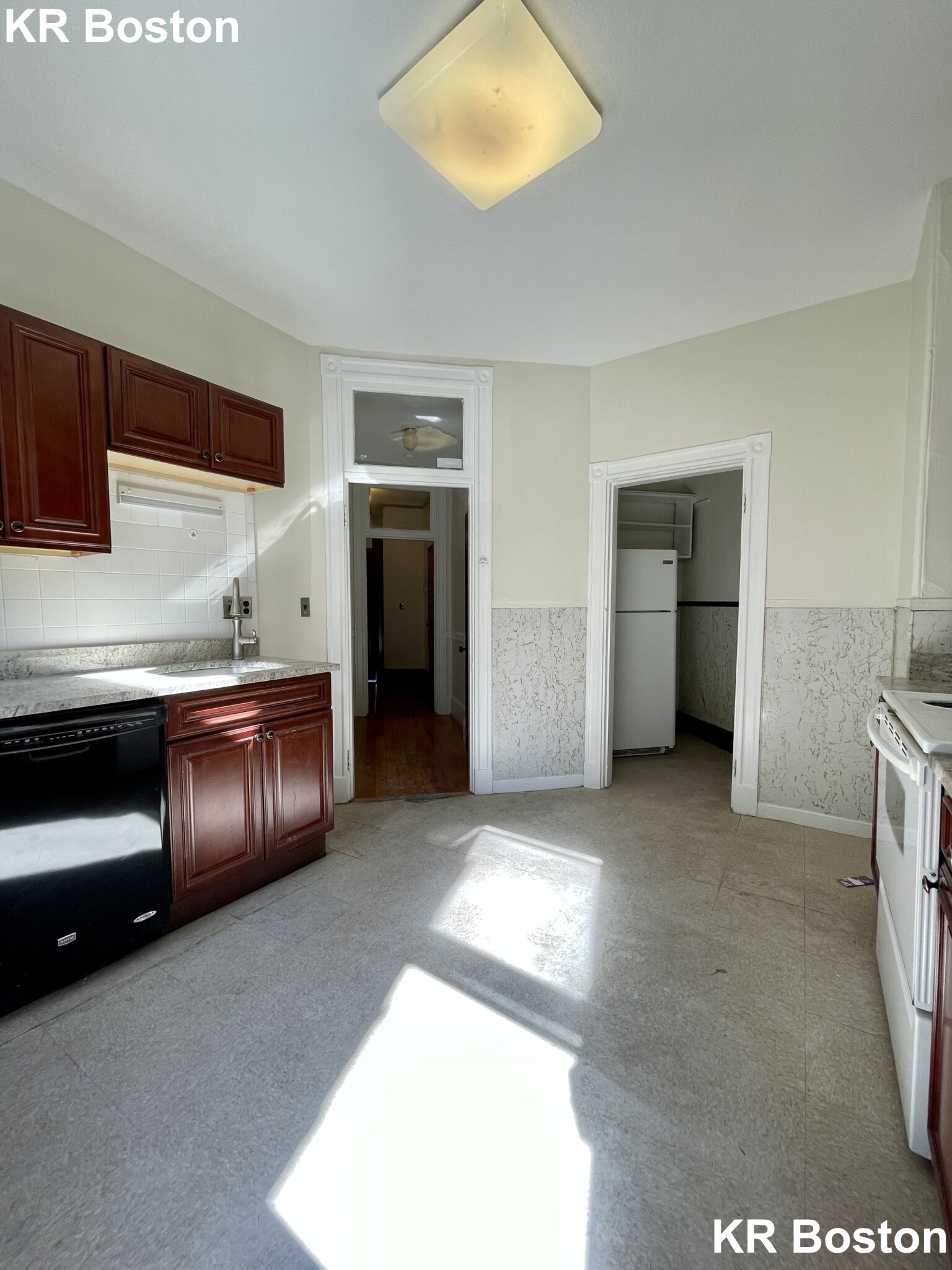 1422 Commonwealth Ave, Brighton