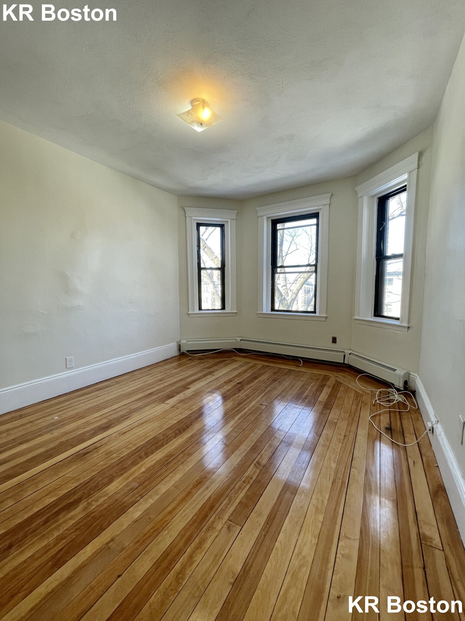 1422 Commonwealth Ave, Brighton