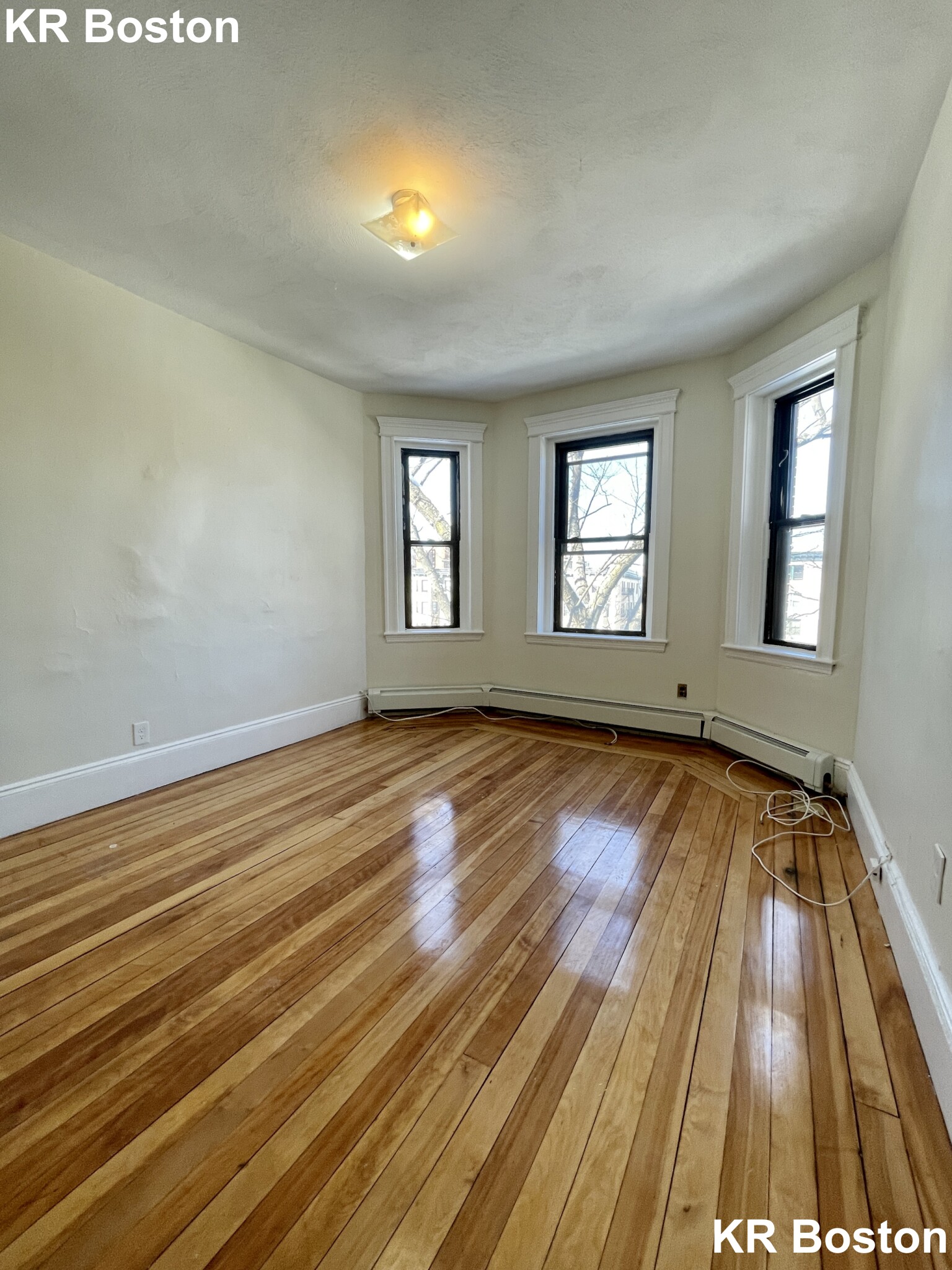 1422 Commonwealth Ave, Brighton