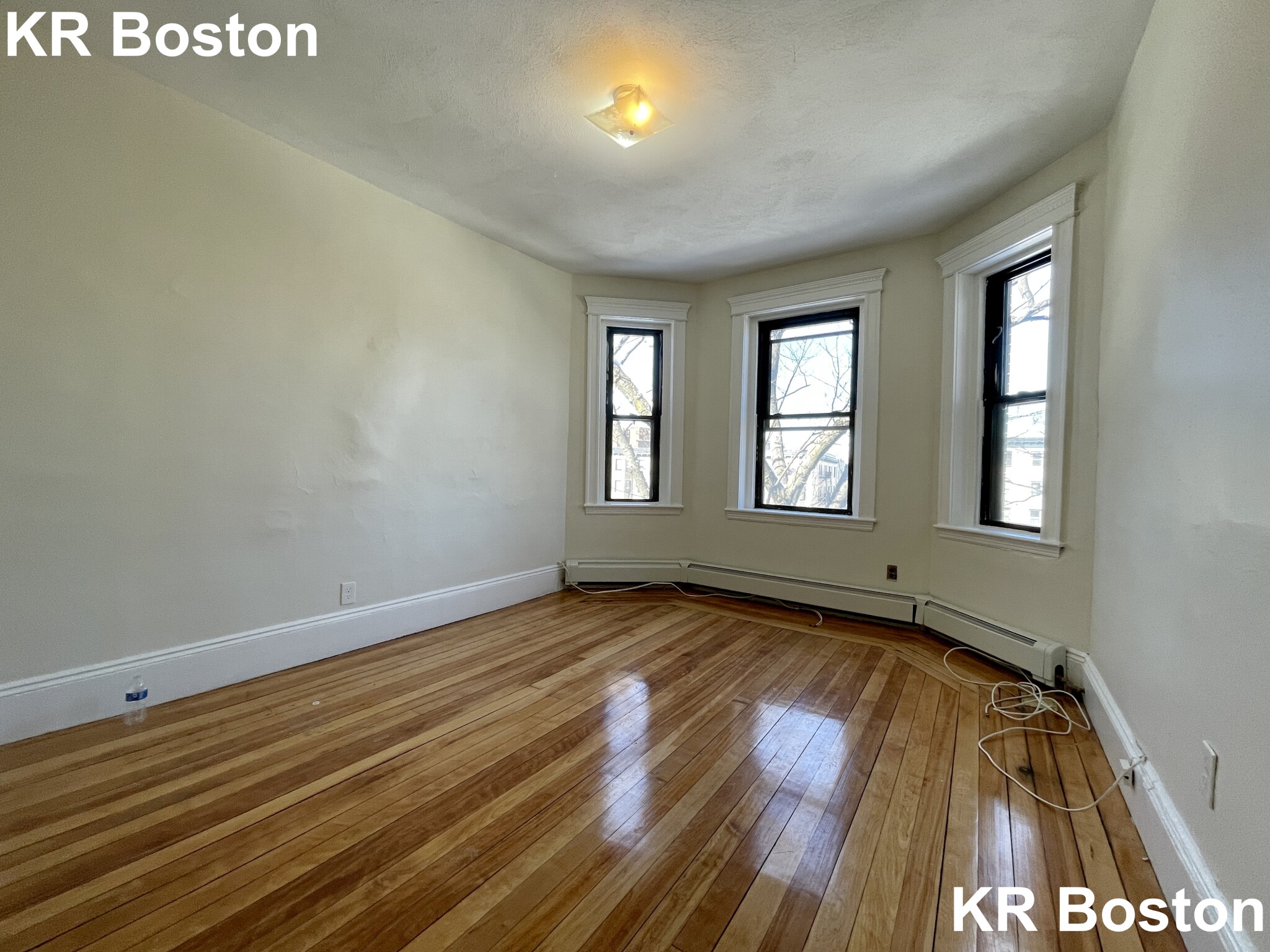 1422 Commonwealth Ave, Brighton