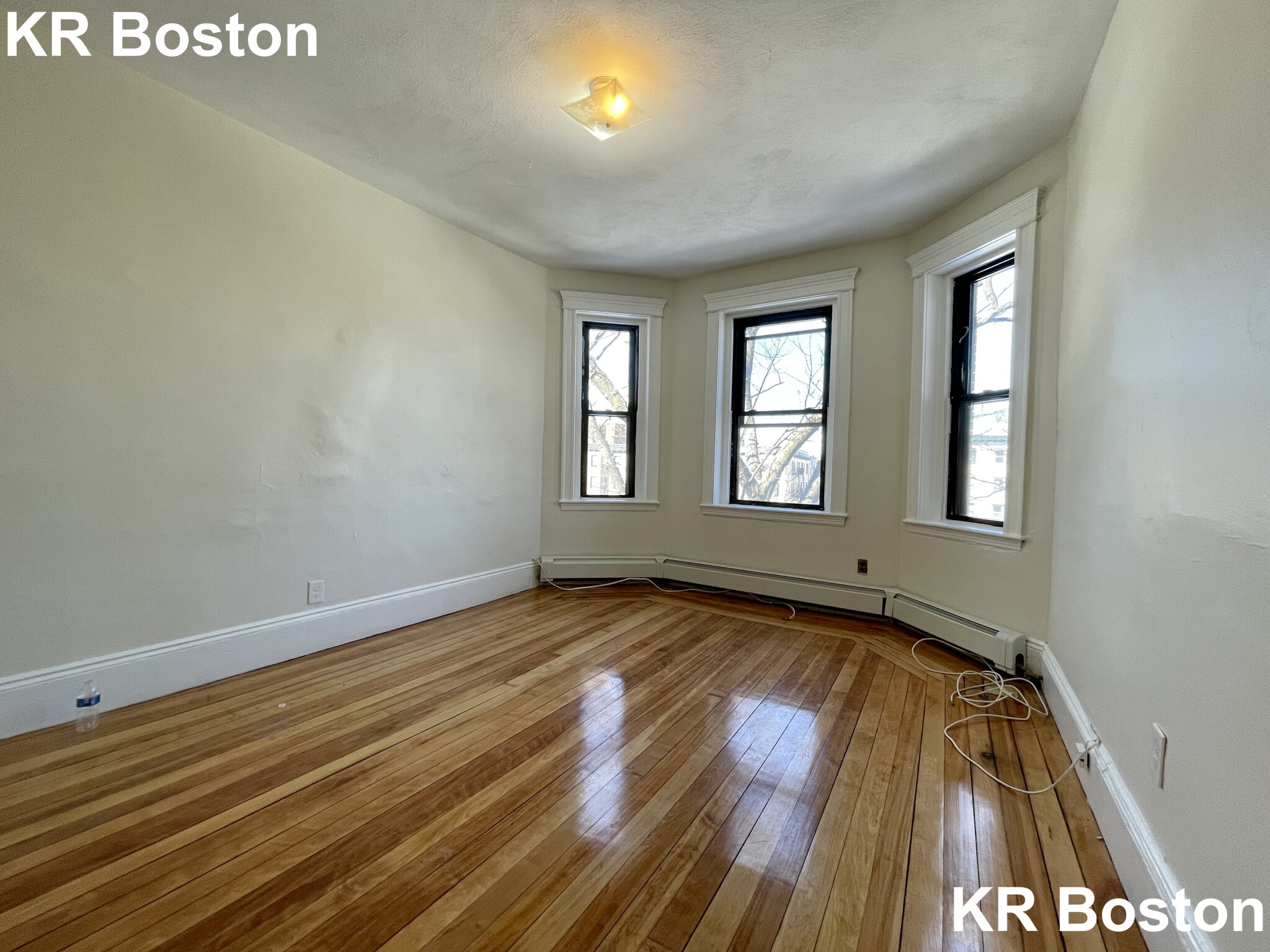 1422 Commonwealth Ave, Brighton