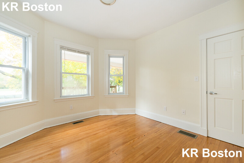 3 bed, 2 bath apartment for rent at 299-301 Alewife Brook Pkwy, Somerville — photo 14 of 21