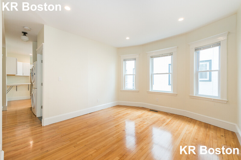 3 bed, 2 bath apartment for rent at 299-301 Alewife Brook Pkwy, Somerville — photo 10 of 21