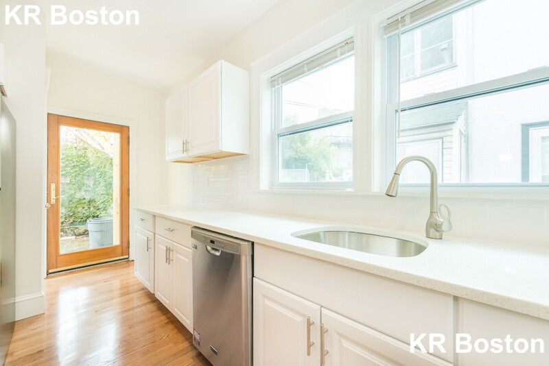 3 bed, 2 bath apartment for rent at 299-301 Alewife Brook Pkwy, Somerville — photo 3 of 21