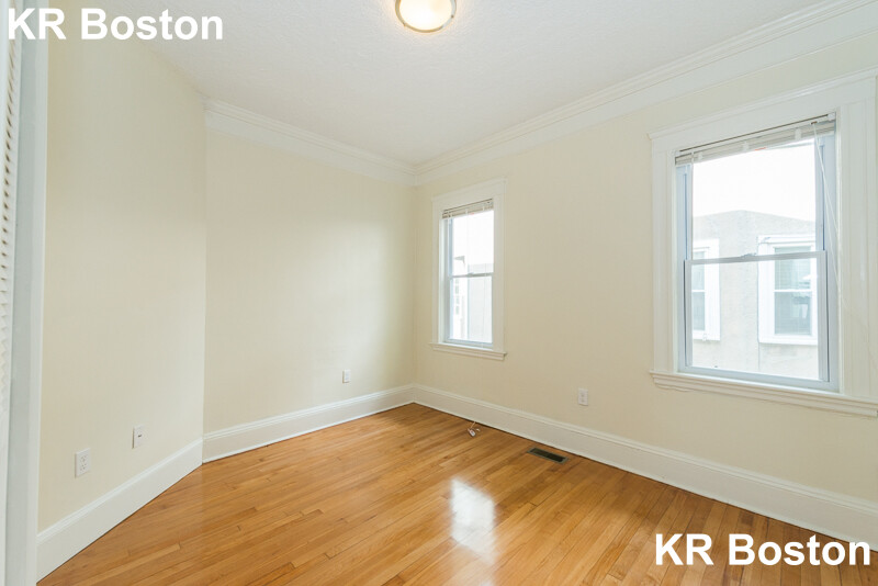 3 bed, 2 bath apartment for rent at 299-301 Alewife Brook Pkwy, Somerville — photo 9 of 21