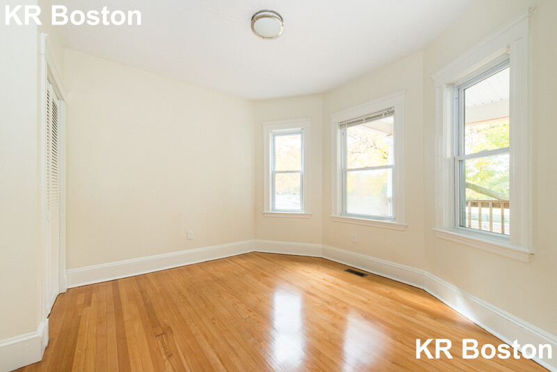3 bed, 2 bath apartment for rent at 299-301 Alewife Brook Pkwy, Somerville — photo 13 of 21