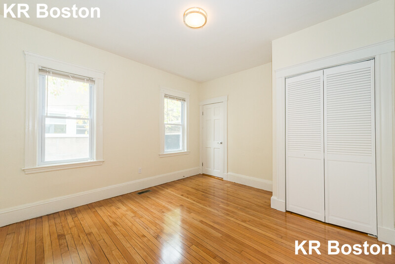 3 bed, 2 bath apartment for rent at 299-301 Alewife Brook Pkwy, Somerville — photo 4 of 21