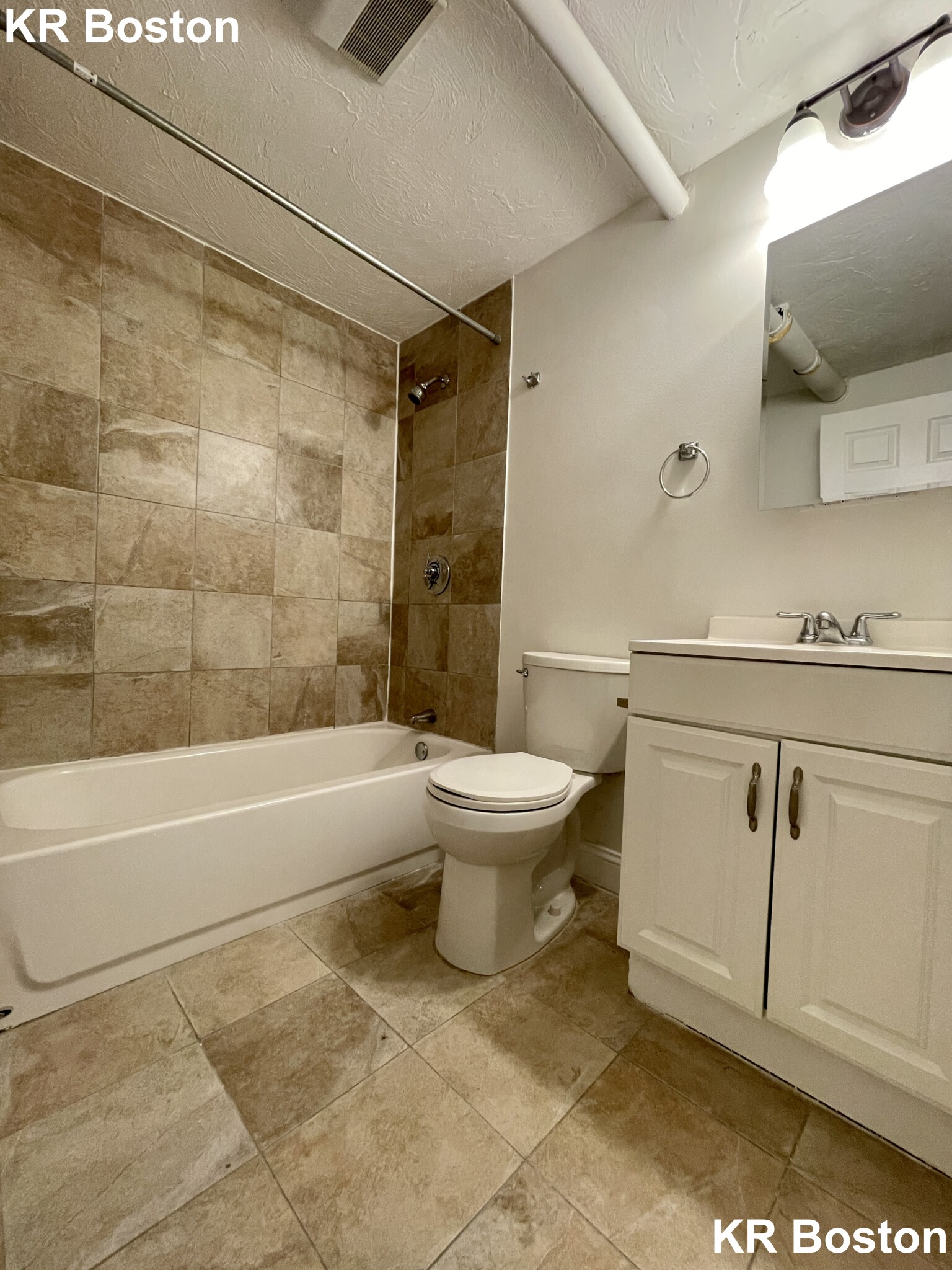 4 bed, 2 bath apartment for rent at 37 Hemenway St Unit 51, Fenway — photo 4 of 33